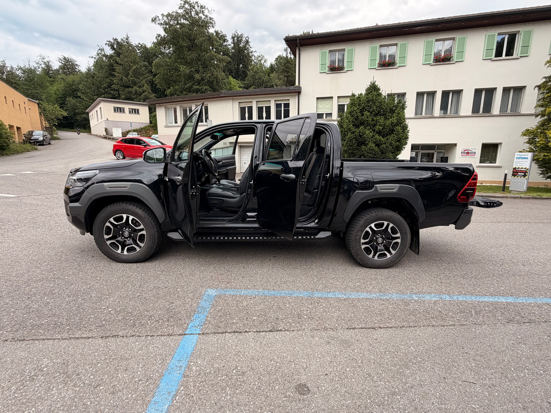 TOYOTA Hilux 2.8D-4D Style Double Cab 4x4 A-image-16