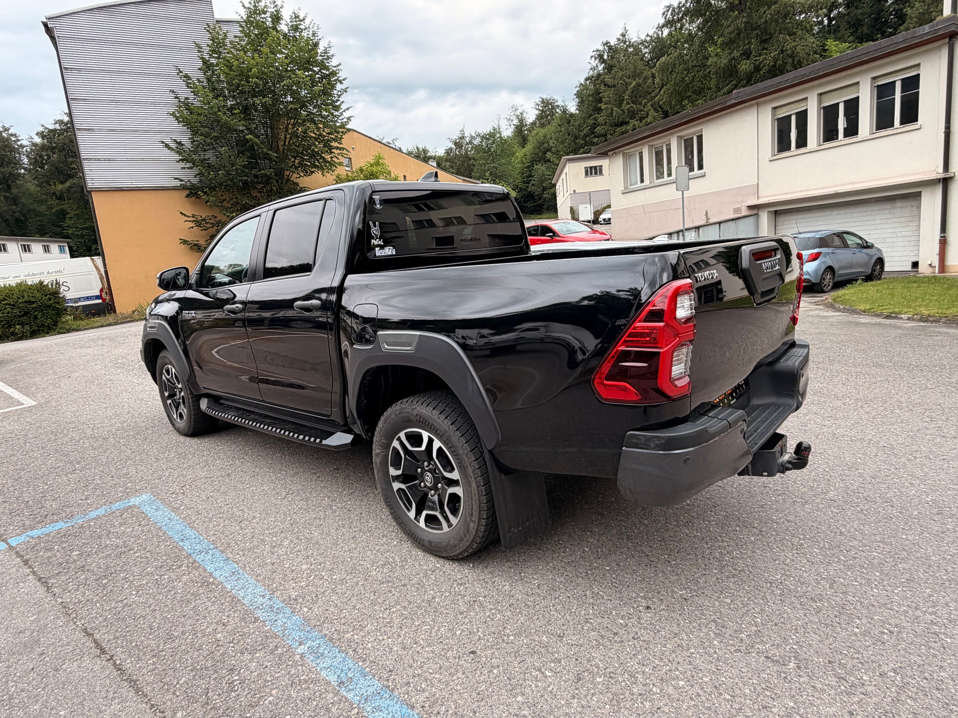 TOYOTA Hilux 2.8D-4D Style Double Cab 4x4 A-image-3
