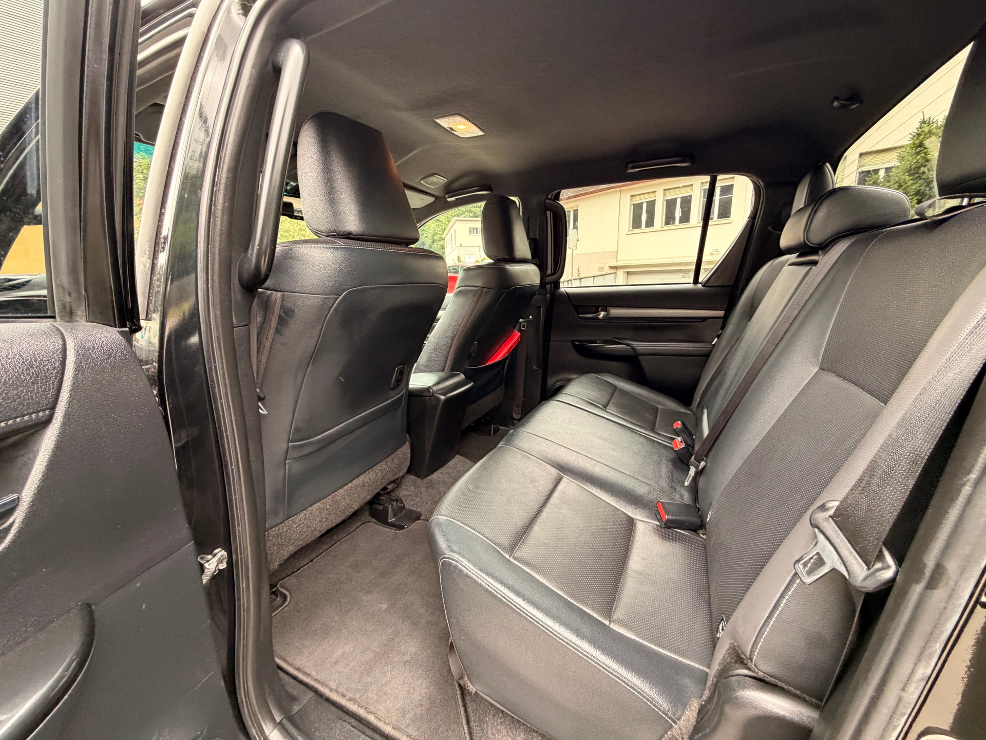 TOYOTA Hilux 2.8D-4D Style Double Cab 4x4 A-image-9