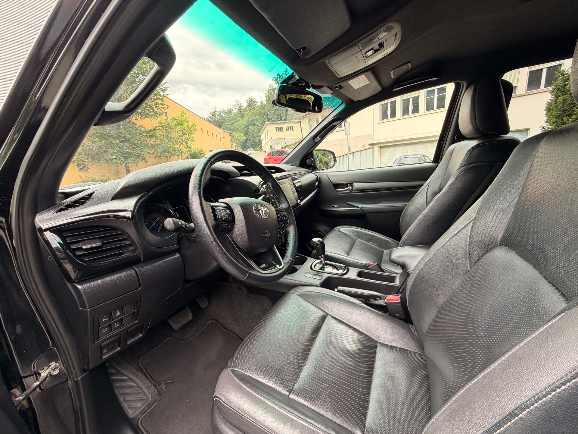 TOYOTA Hilux 2.8D-4D Style Double Cab 4x4 A-image-8