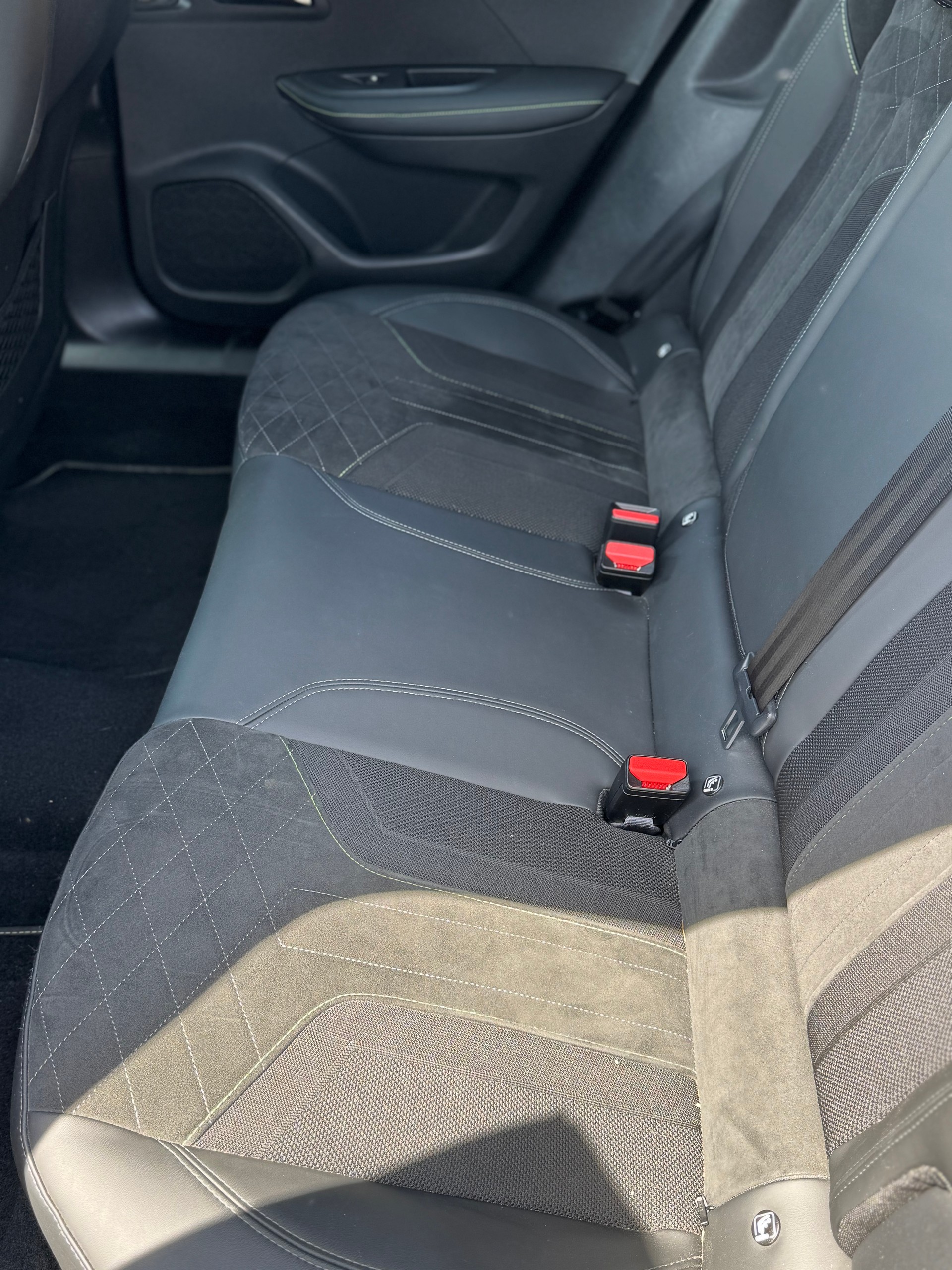 PEUGEOT 2008 1.2 PureTech GT EAT8-image-9