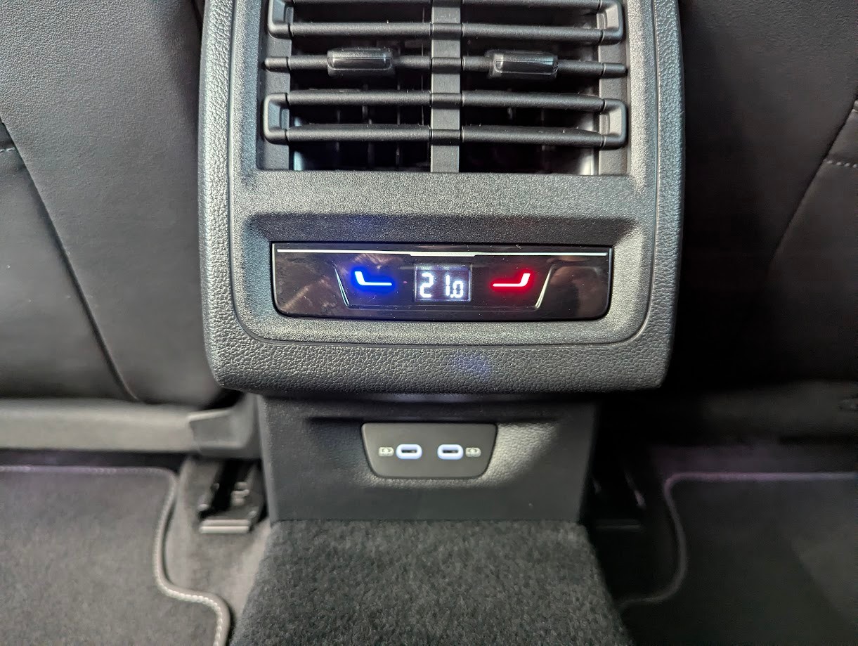 VW Golf VIII 2.0 TDI R-Line DSG*MODELL 2023 5J GAR VOLL-LED DCC-FAHRWERK NAVI KEYLESS TOP-SPORTSITZE*-image-28