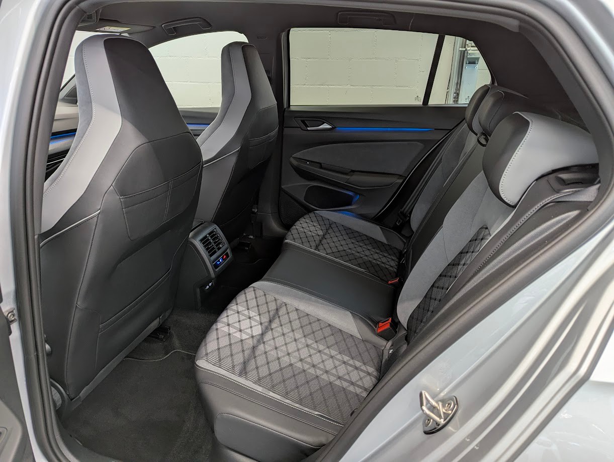 VW Golf VIII 2.0 TDI R-Line DSG*MODELL 2023 5J GAR VOLL-LED DCC-FAHRWERK NAVI KEYLESS TOP-SPORTSITZE*-image-27
