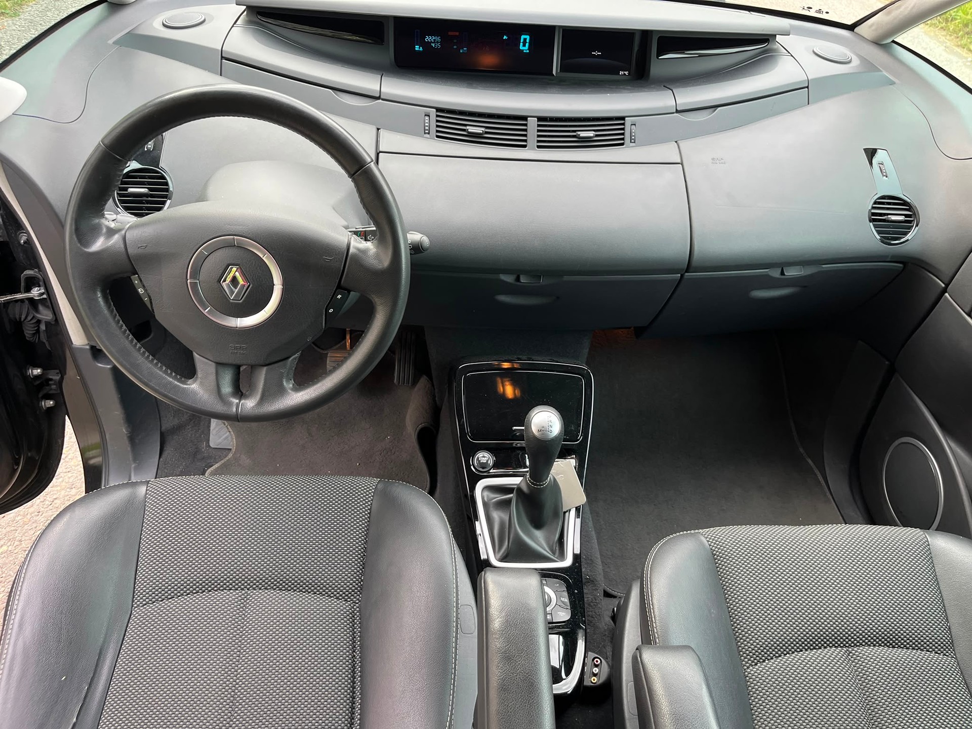 RENAULT Grand Espace 2.0 dCi Dynamique Automatic-image-8