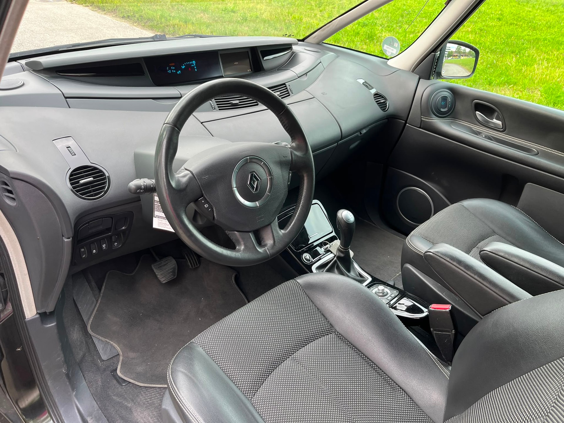 RENAULT Grand Espace 2.0 dCi Dynamique Automatic-image-9