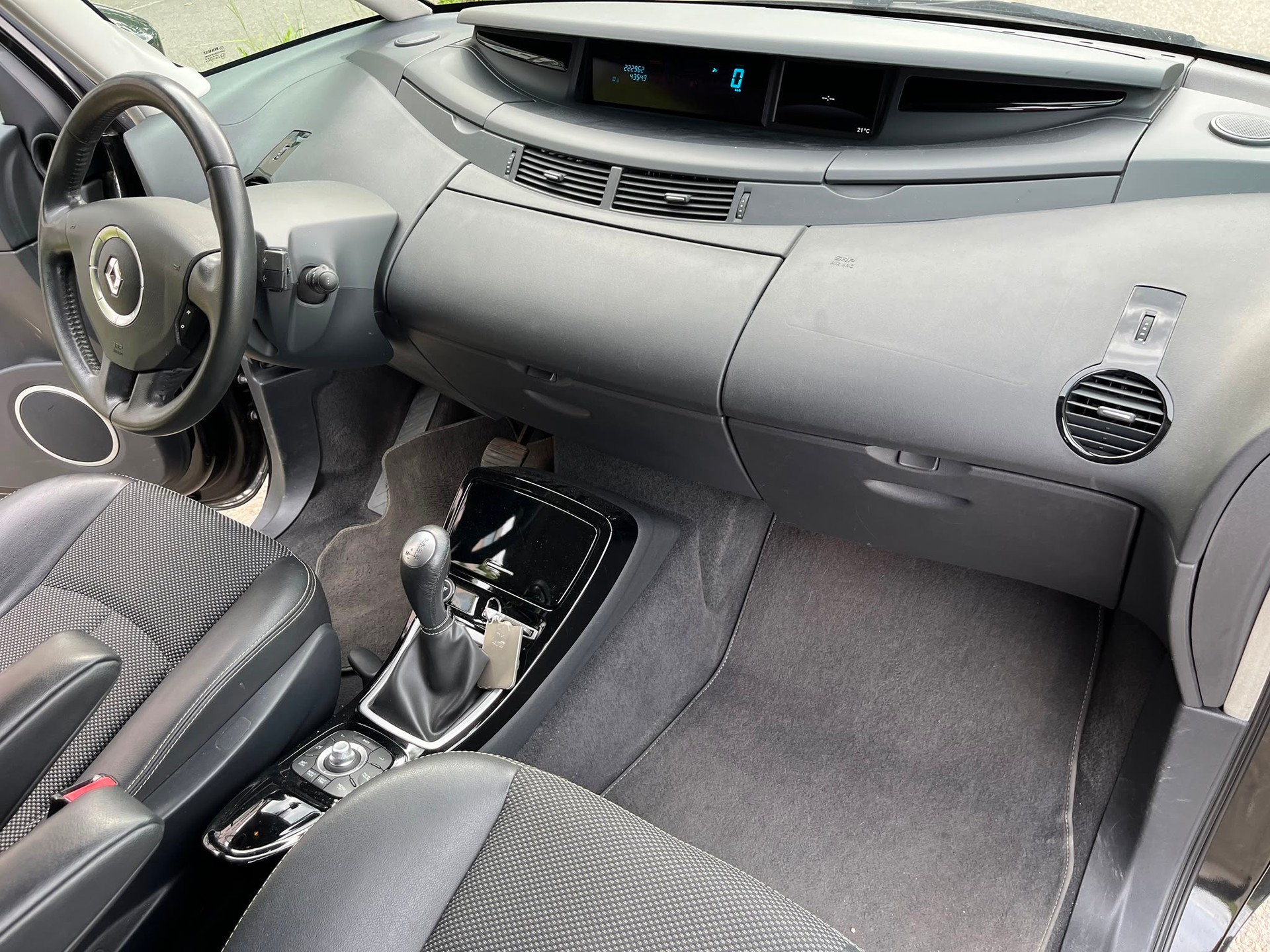RENAULT Grand Espace 2.0 dCi Dynamique Automatic-image-11