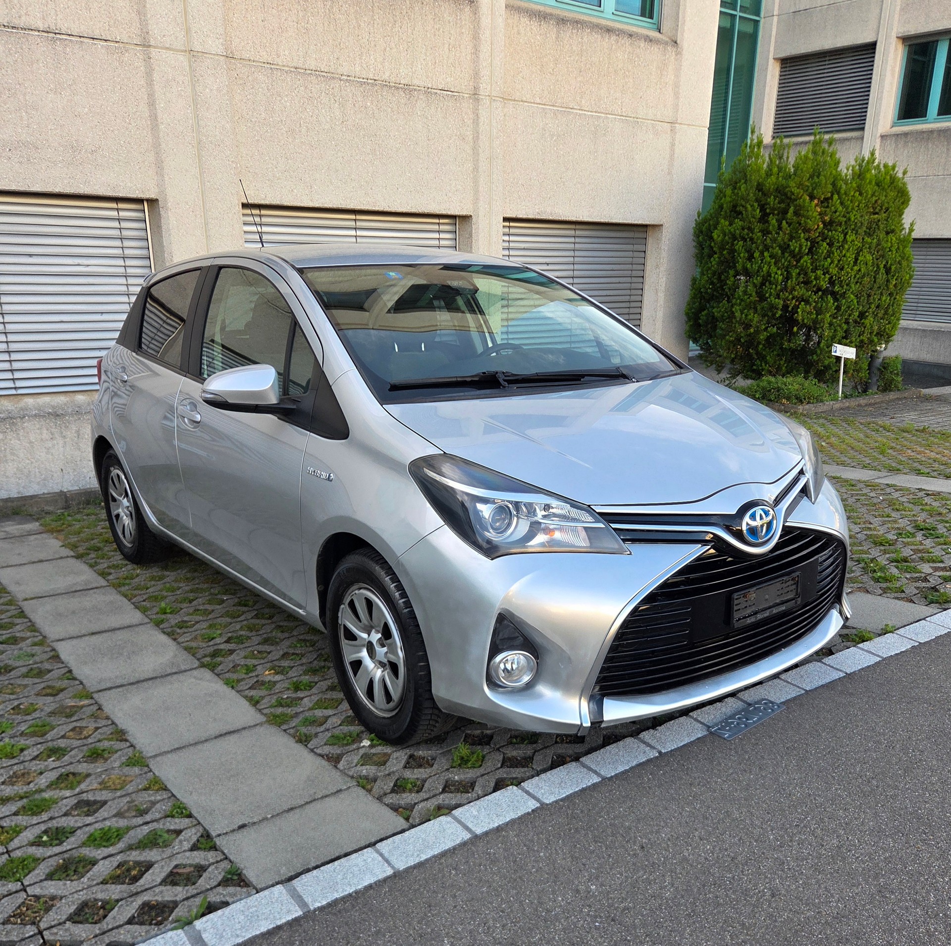 TOYOTA Yaris 1.5 VVT-i Hybrid Luna e-CVT-image-2