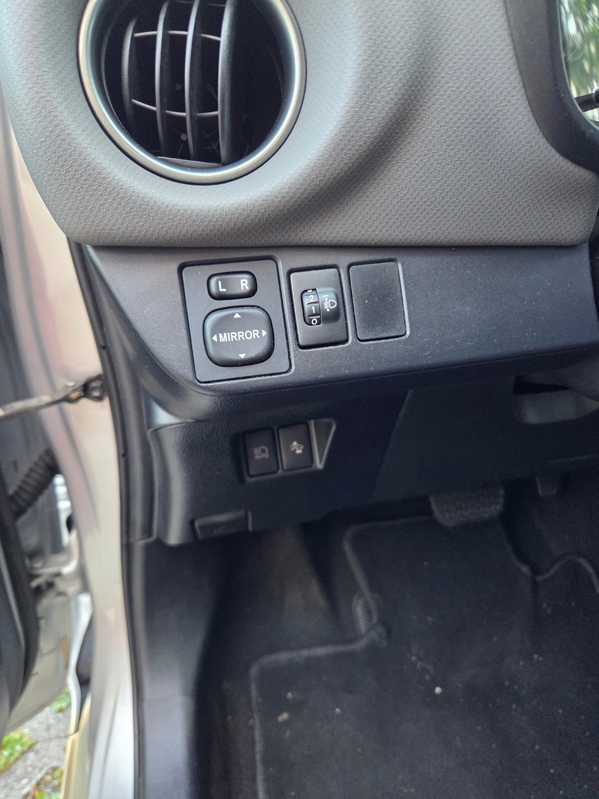 TOYOTA Yaris 1.5 VVT-i Hybrid Luna e-CVT-image-9