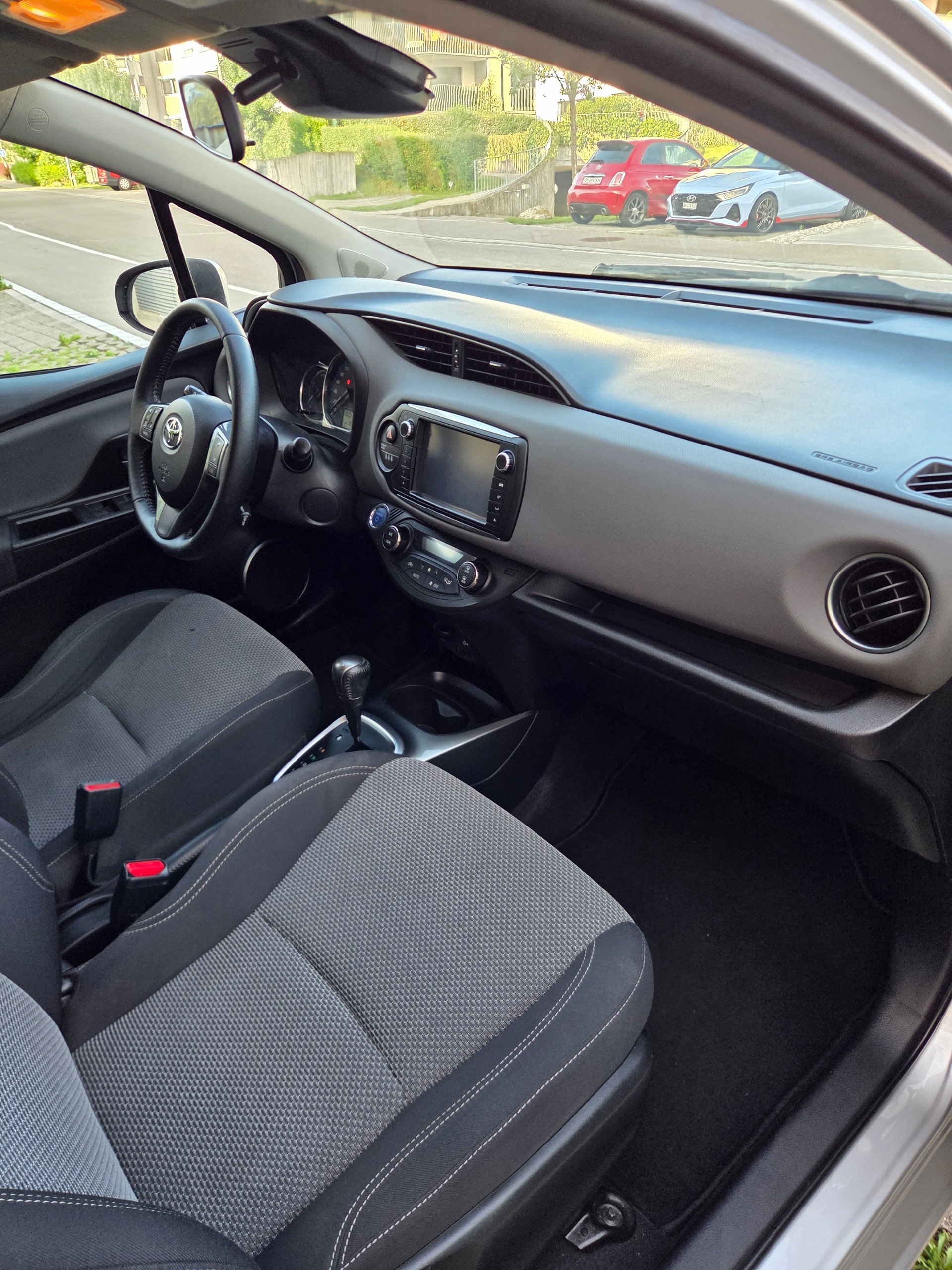 TOYOTA Yaris 1.5 VVT-i Hybrid Luna e-CVT-image-10