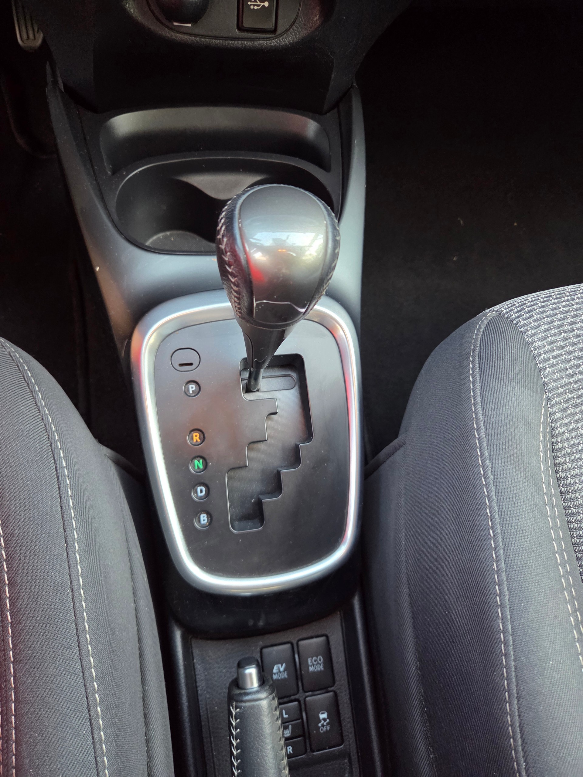 TOYOTA Yaris 1.5 VVT-i Hybrid Luna e-CVT-image-8