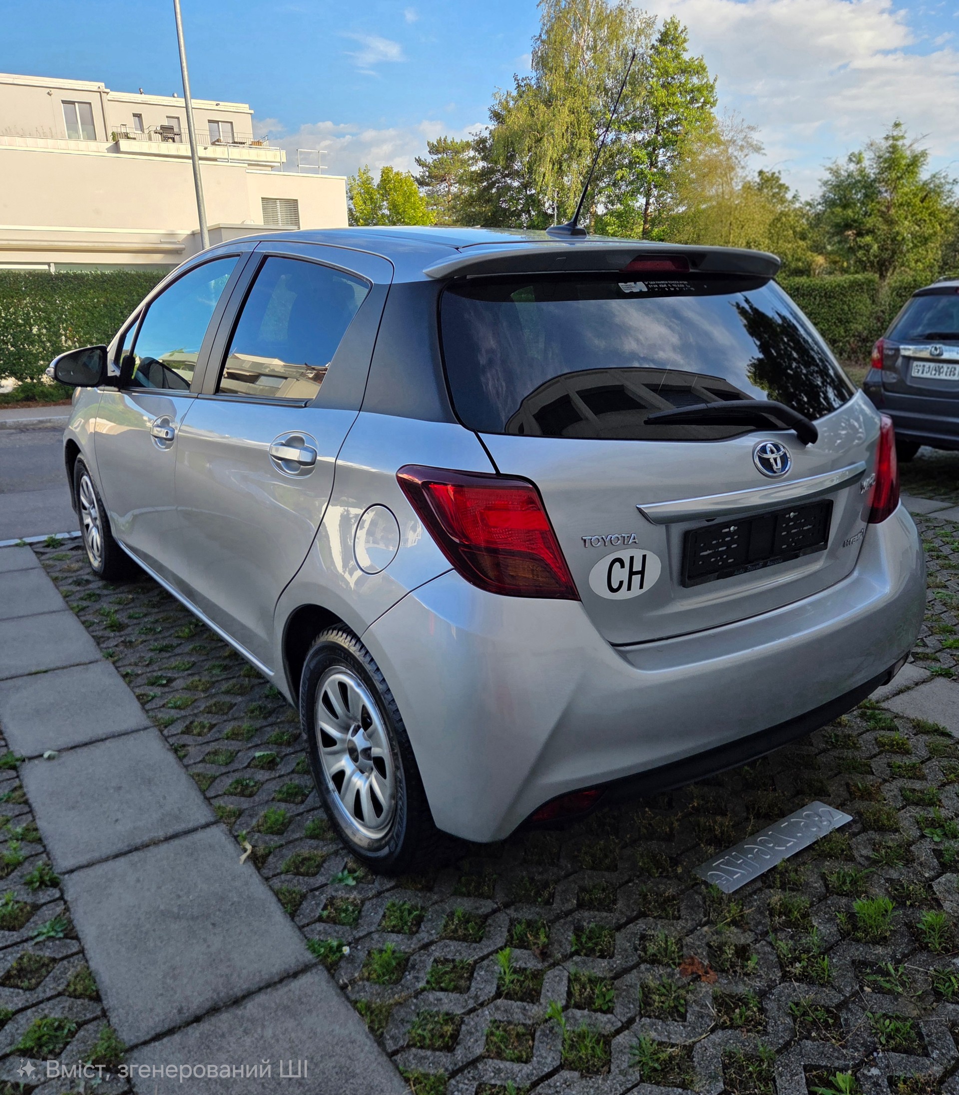 TOYOTA Yaris 1.5 VVT-i Hybrid Luna e-CVT-image-5