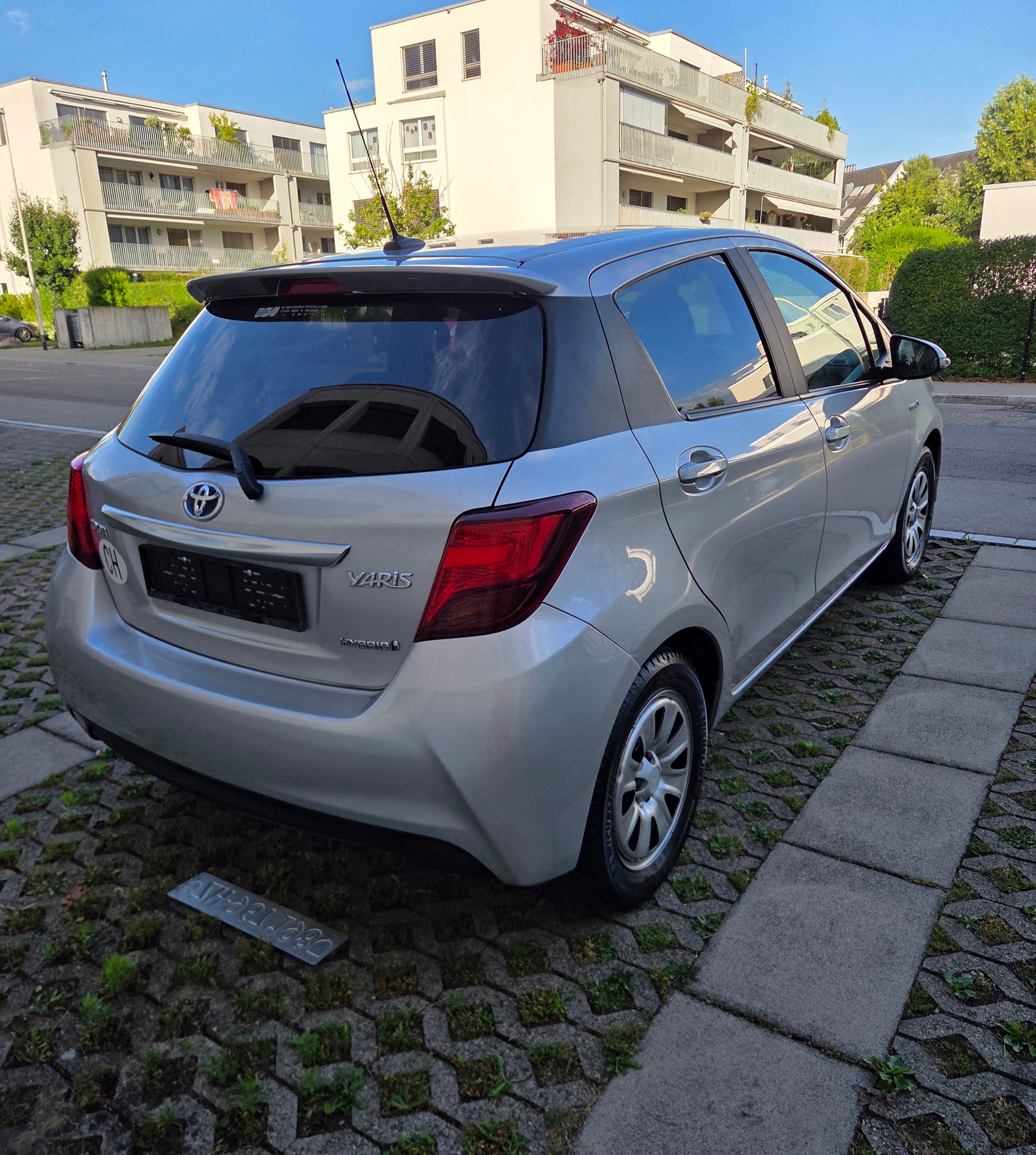 TOYOTA Yaris 1.5 VVT-i Hybrid Luna e-CVT-image-4