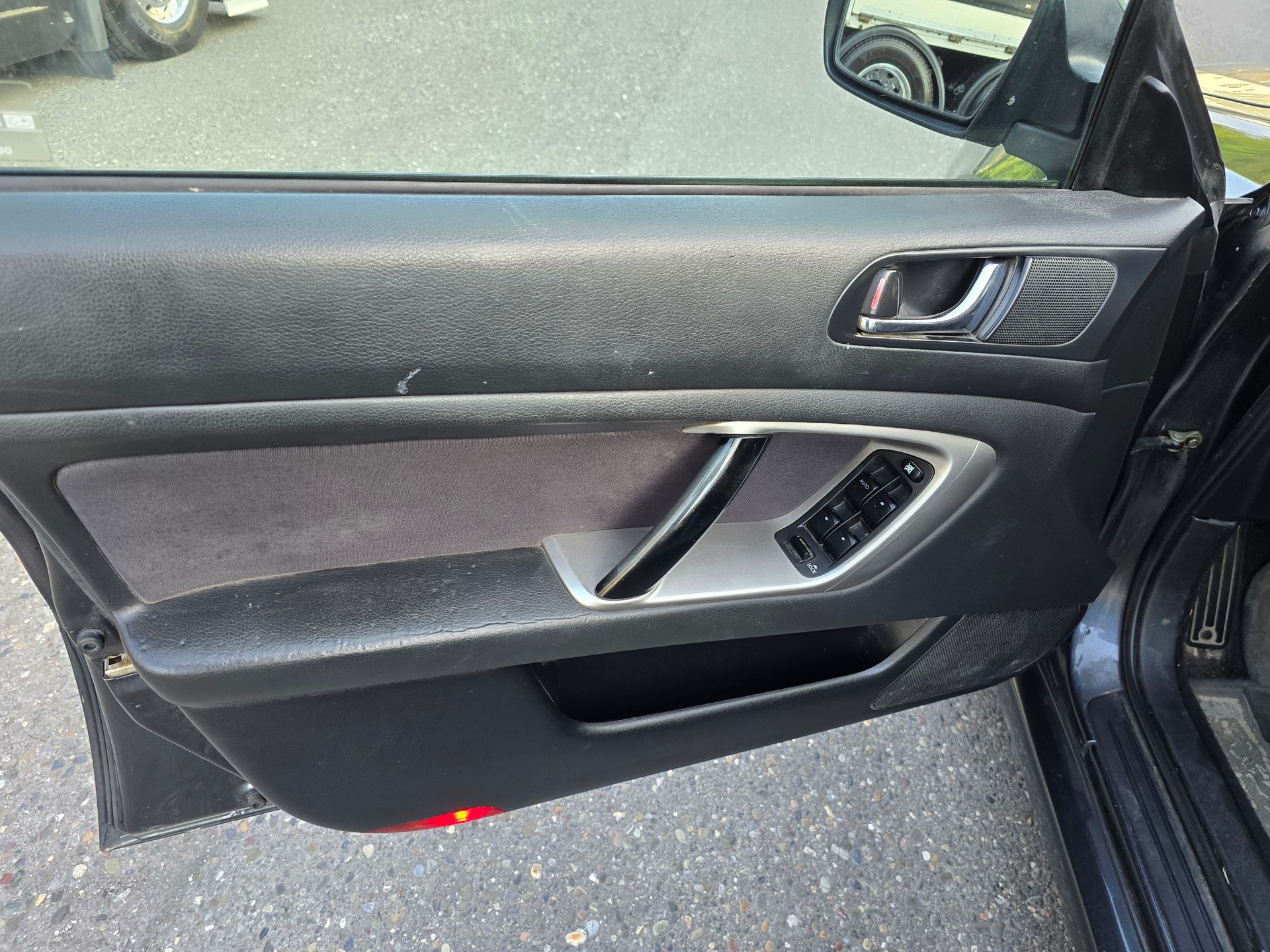 SUBARU Legacy 2.0R AWD Comfort-image-13