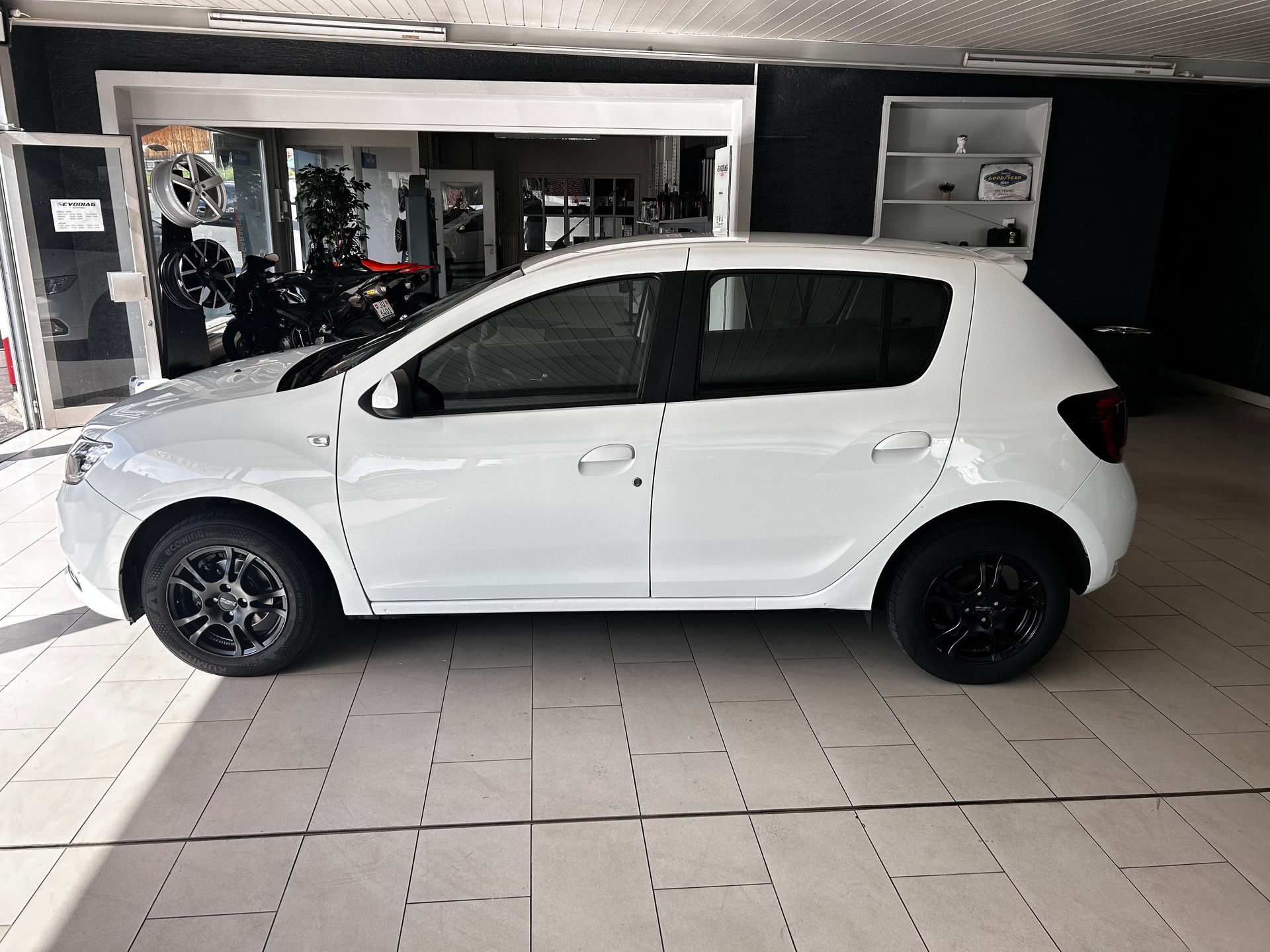 DACIA Sandero 0.9 Lauréate-image-3