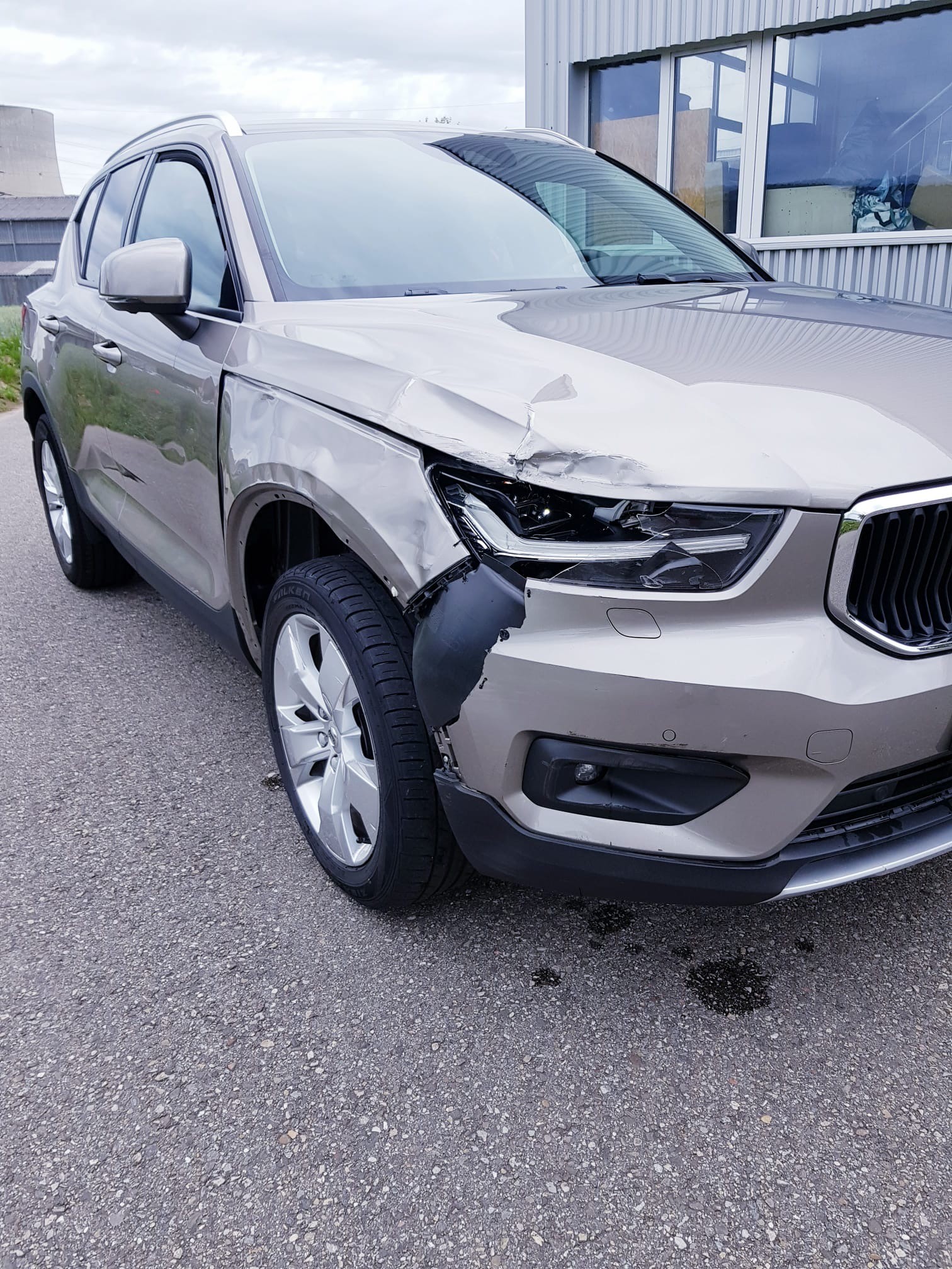 VOLVO XC40 B4 Benzin Mild Hybrid Momentum Geartronic-image-13