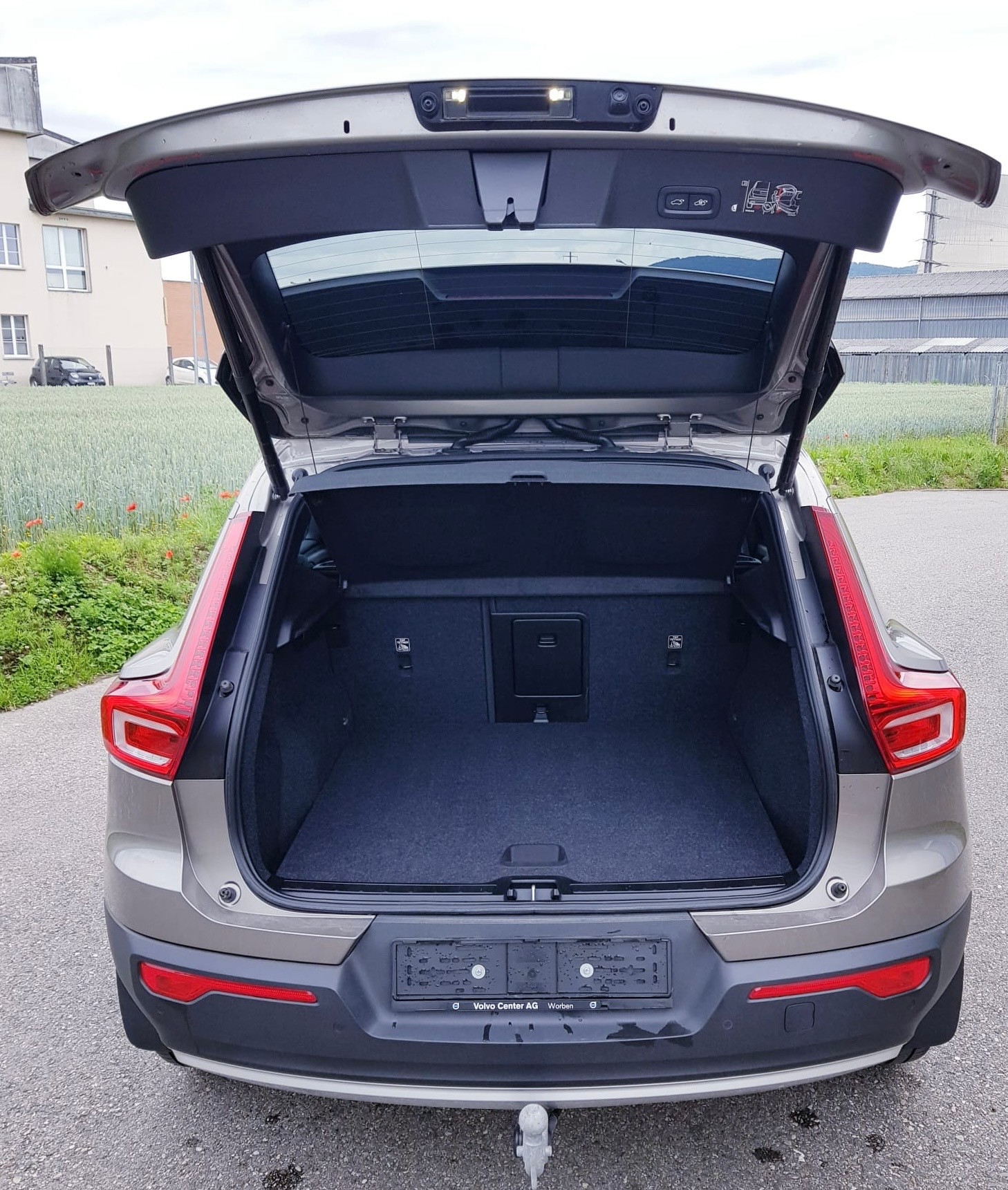 VOLVO XC40 B4 Benzin Mild Hybrid Momentum Geartronic-image-5
