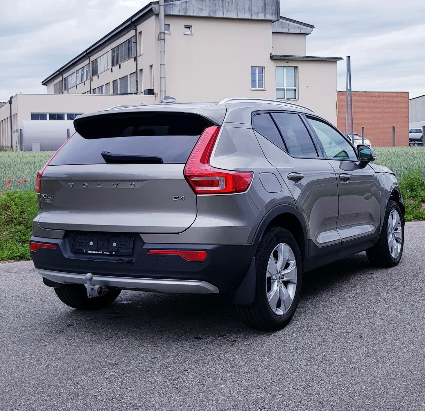 VOLVO XC40 B4 Benzin Mild Hybrid Momentum Geartronic-image-3