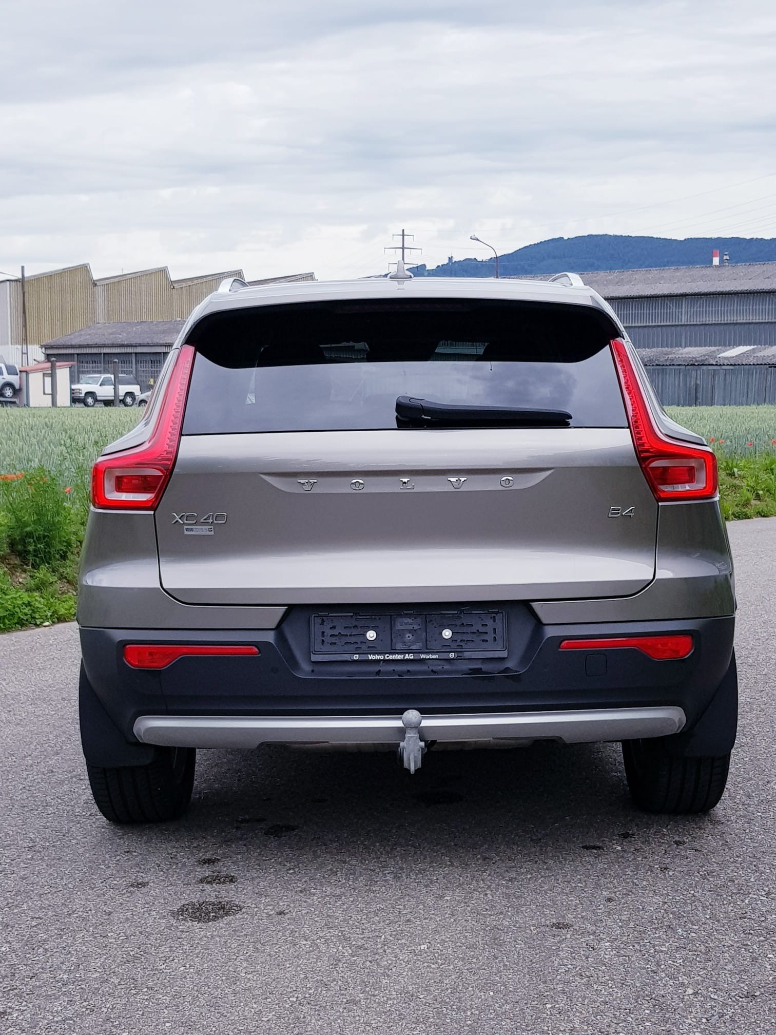 VOLVO XC40 B4 Benzin Mild Hybrid Momentum Geartronic-image-2