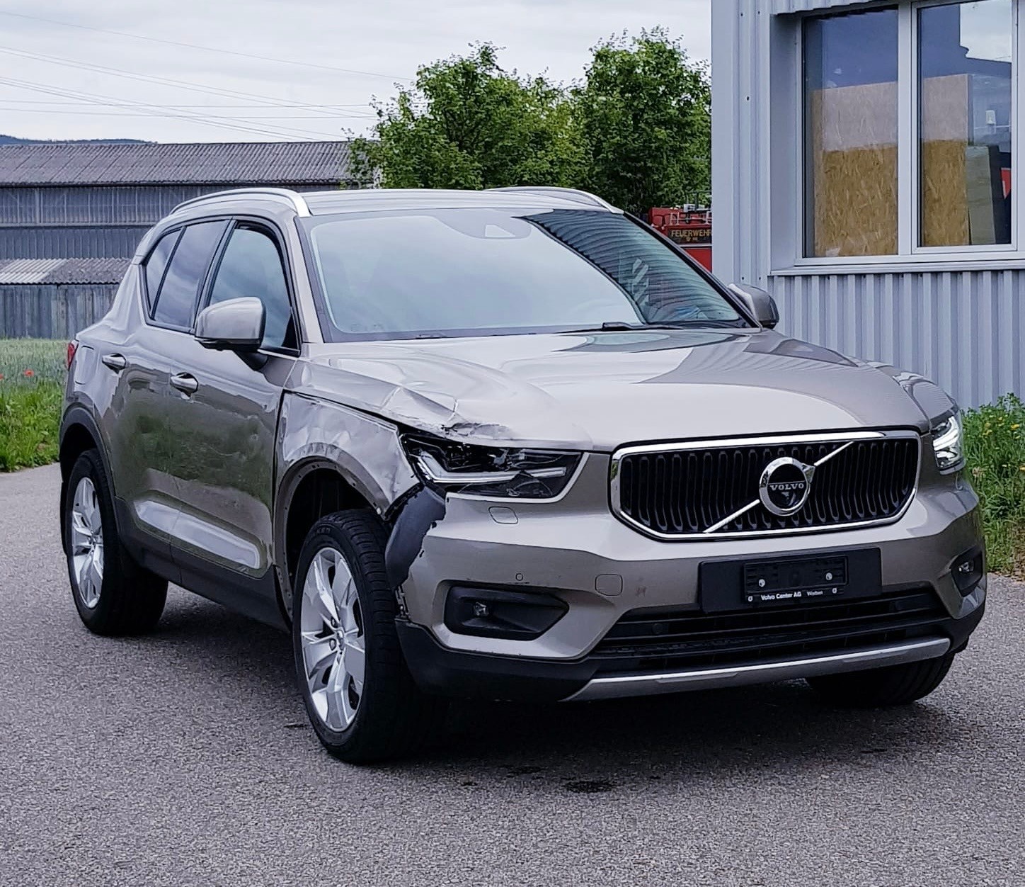 VOLVO XC40 B4 Benzin Mild Hybrid Momentum Geartronic-image-0