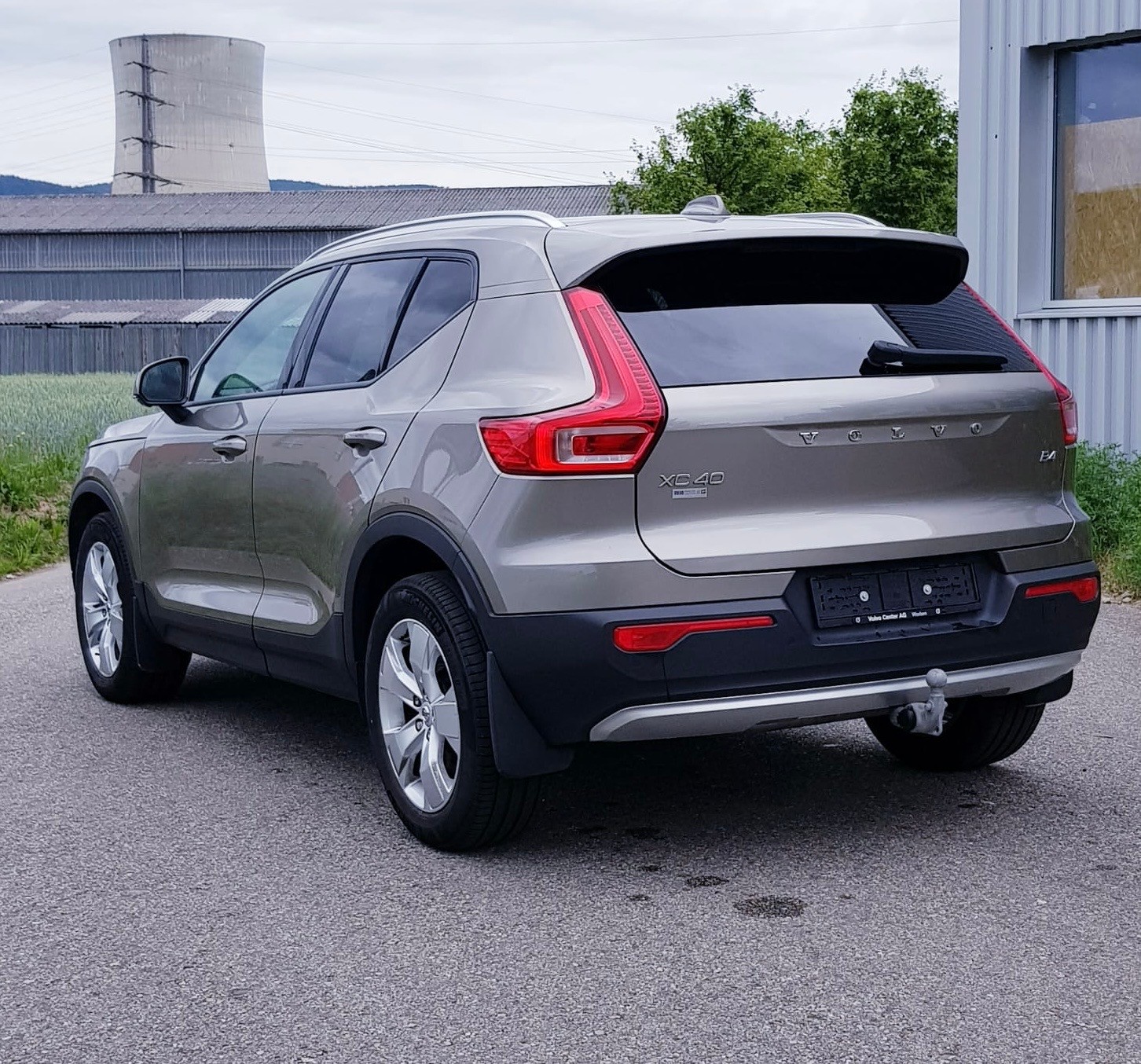 VOLVO XC40 B4 Benzin Mild Hybrid Momentum Geartronic-image-4