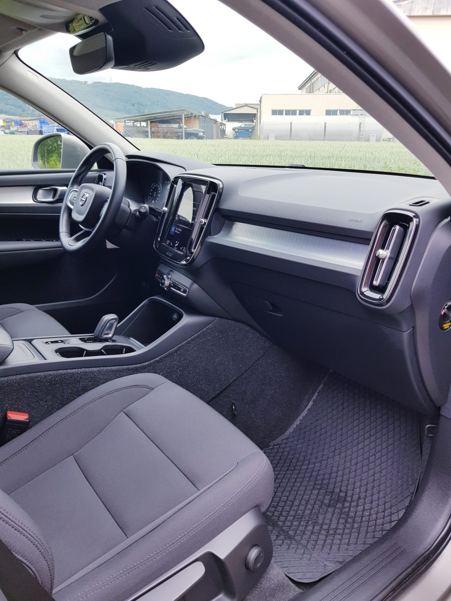 VOLVO XC40 B4 Benzin Mild Hybrid Momentum Geartronic-image-8