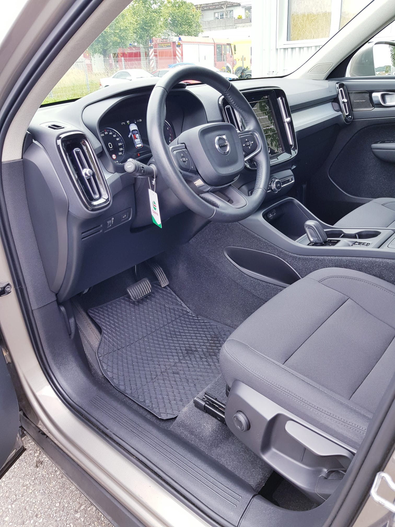 VOLVO XC40 B4 Benzin Mild Hybrid Momentum Geartronic-image-7