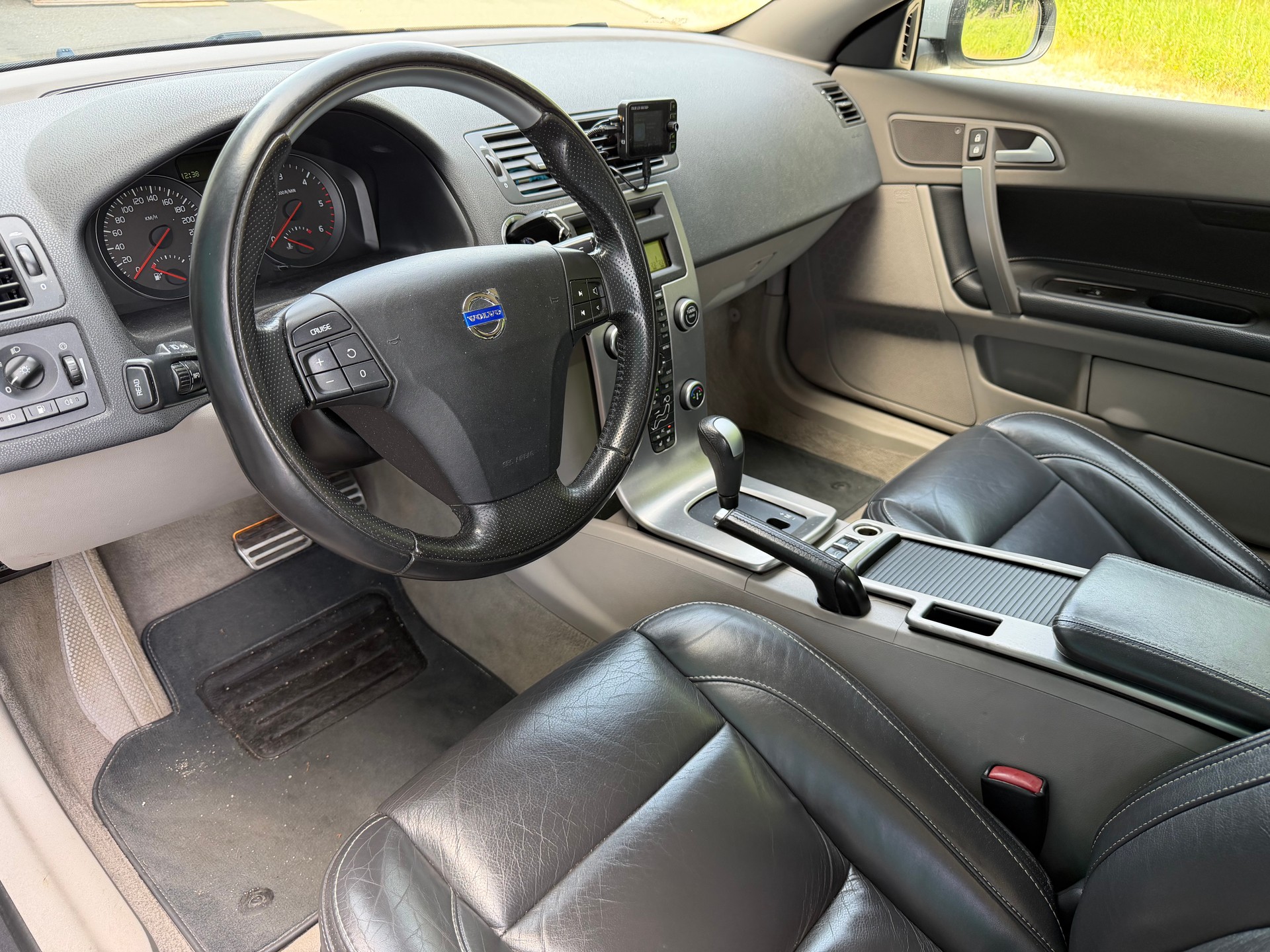 VOLVO C70 2.0D Summum Powershift-image-8