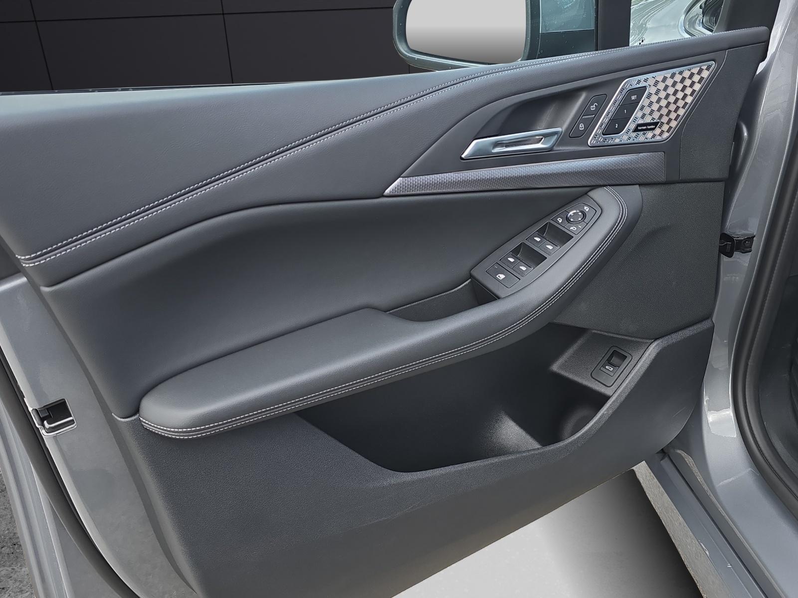 BMW 223i xDrive SDKG Active Tourer-image-12