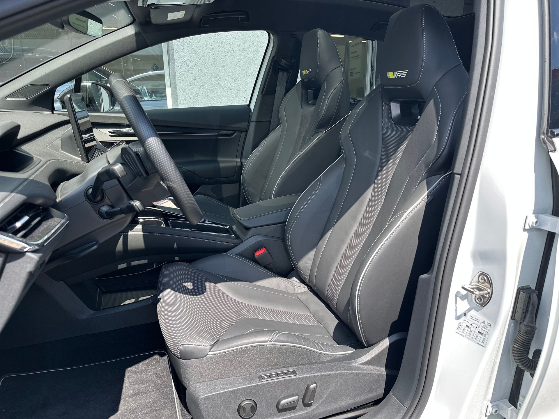 SKODA Enyaq Coupé RS iV 80 4x4-image-4