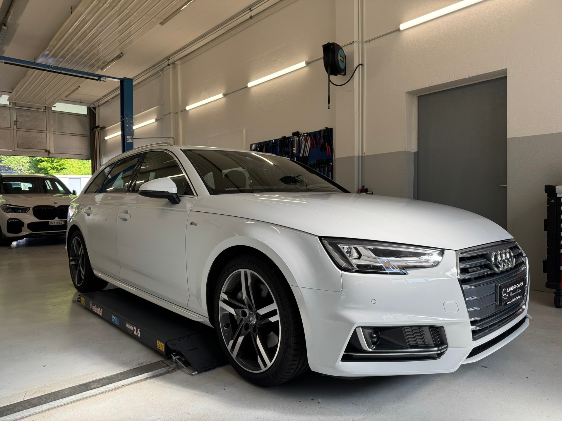 AUDI A4 Avant 2.0 TDI Sport quattro S-tronic-image-2