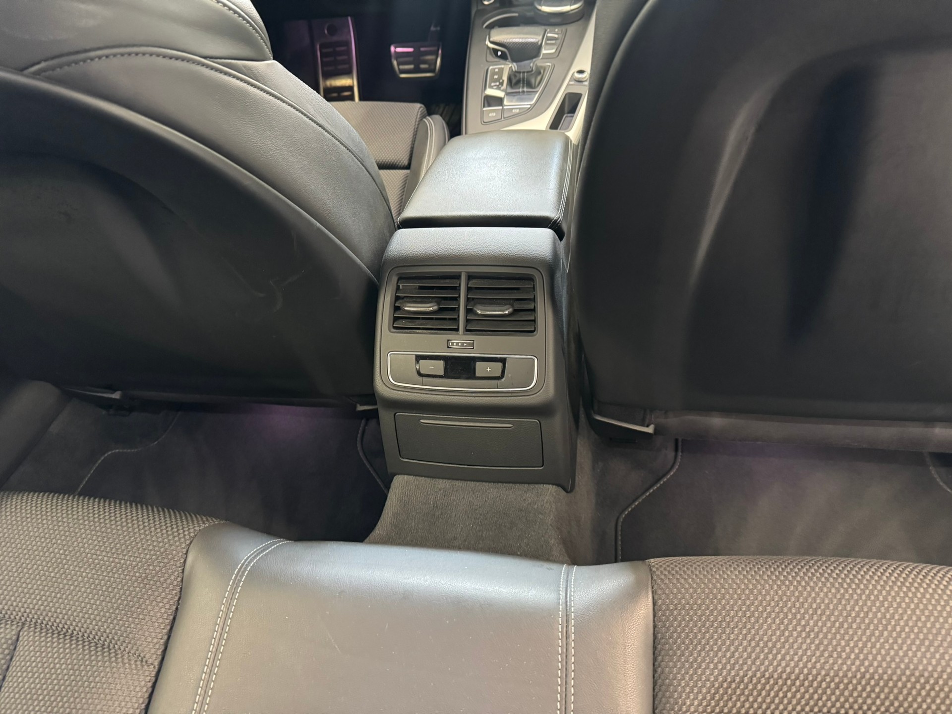 AUDI A4 Avant 2.0 TDI Sport quattro S-tronic-image-12