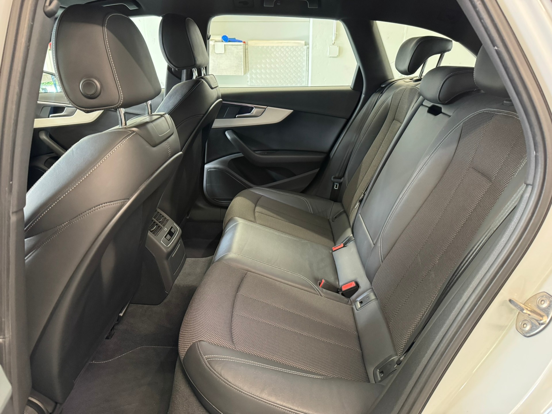 AUDI A4 Avant 2.0 TDI Sport quattro S-tronic-image-13