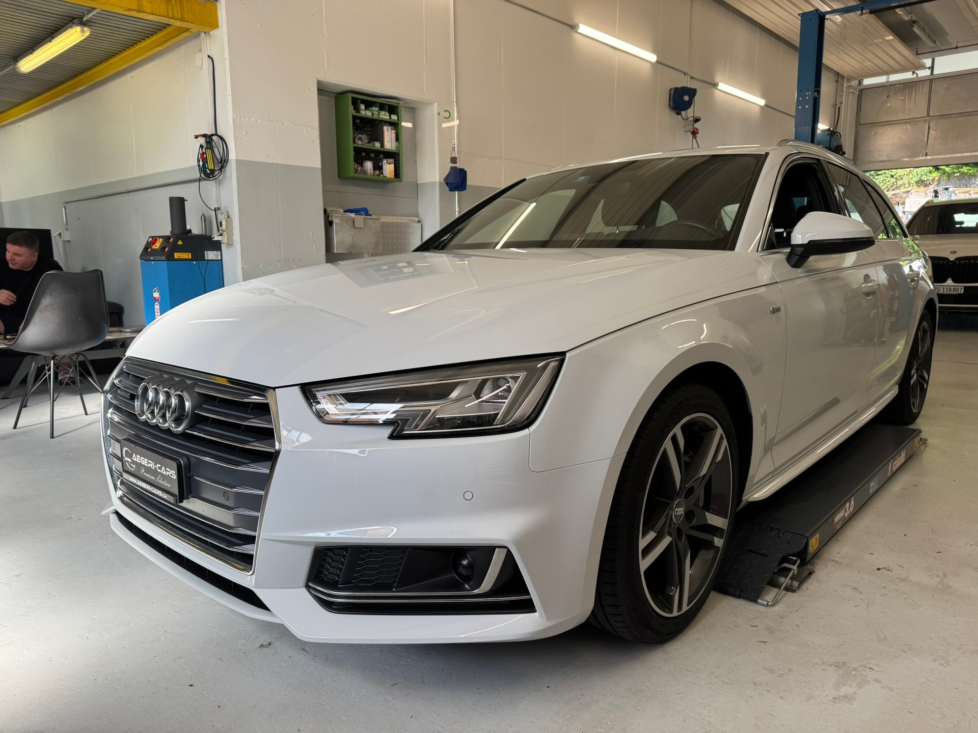 AUDI A4 Avant 2.0 TDI Sport quattro S-tronic-image-0