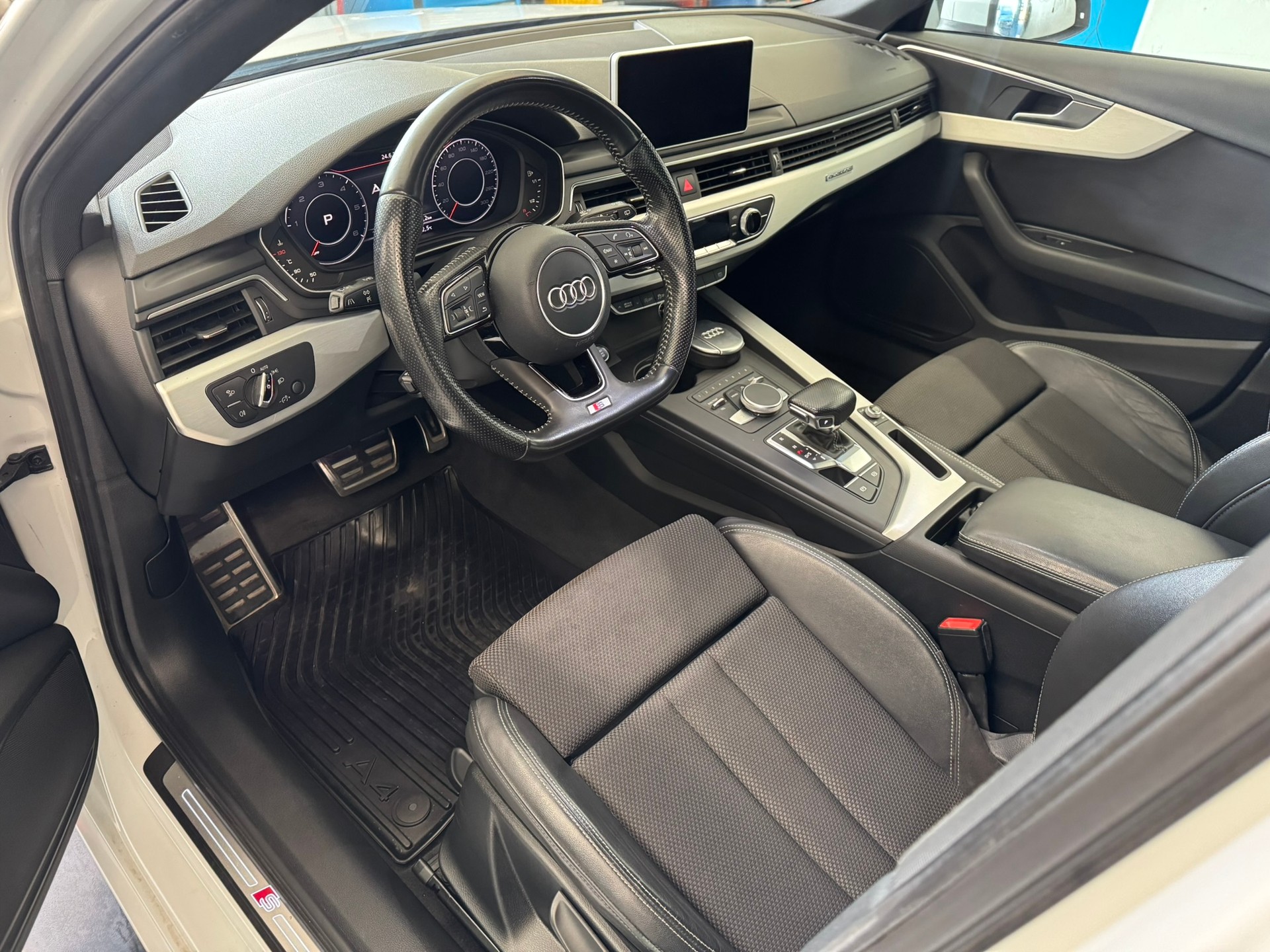 AUDI A4 Avant 2.0 TDI Sport quattro S-tronic-image-9