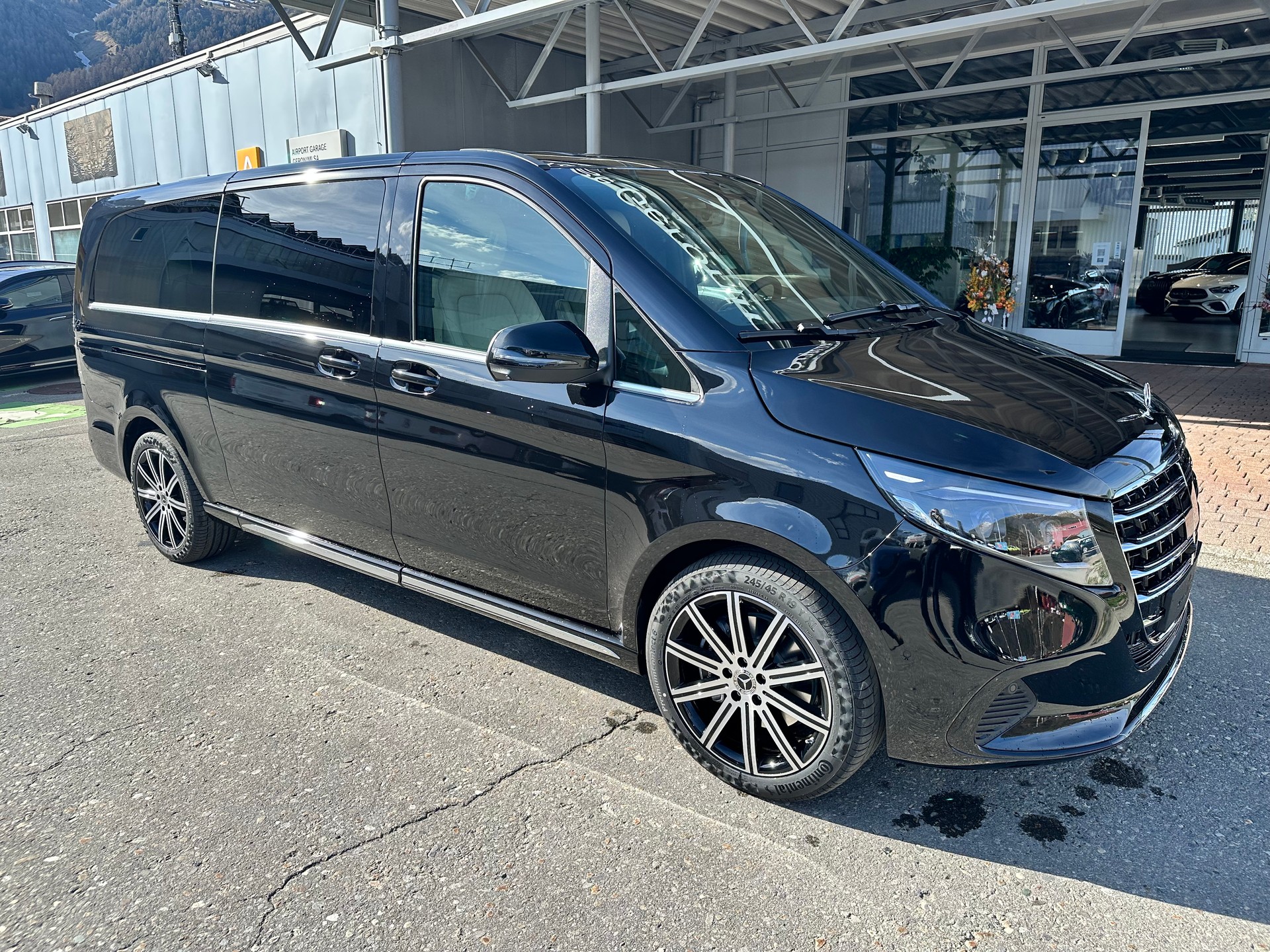 MERCEDES-BENZ V 300 d Exclusive extra lang 4Matic-image-2