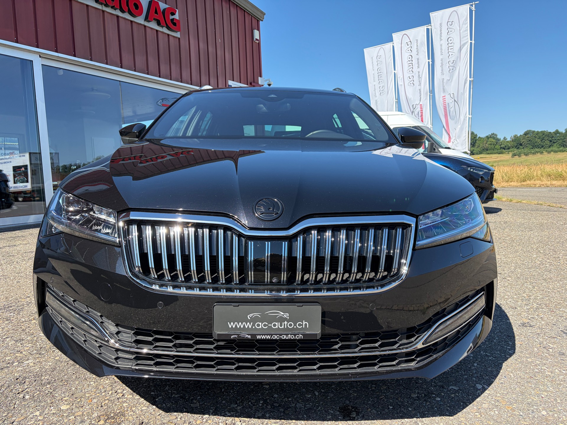 SKODA Superb Combi 2.0 TSI L&K Light 4x4 DSG-image-2