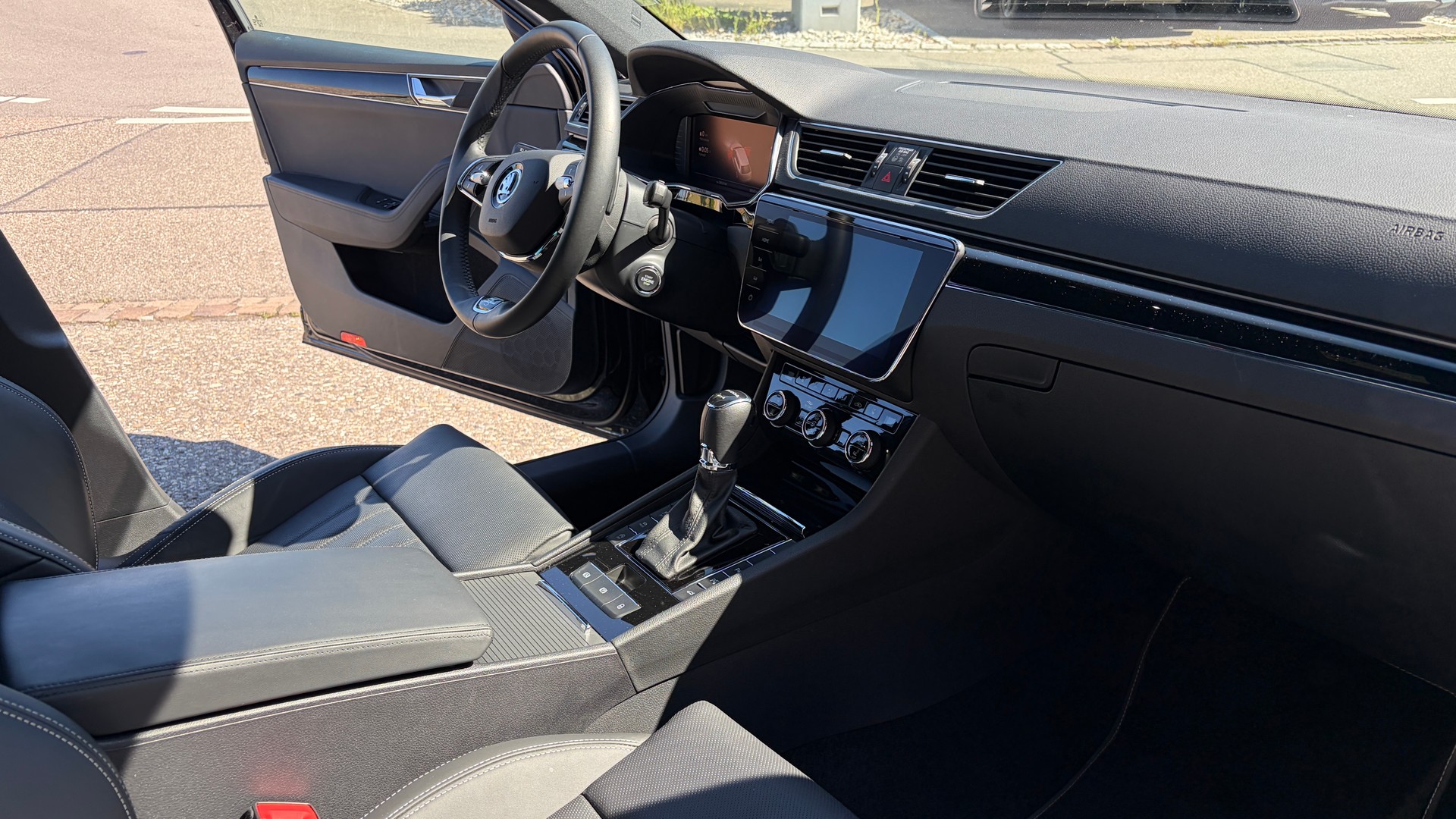 SKODA Superb Combi 2.0 TSI L&K Light 4x4 DSG-image-14