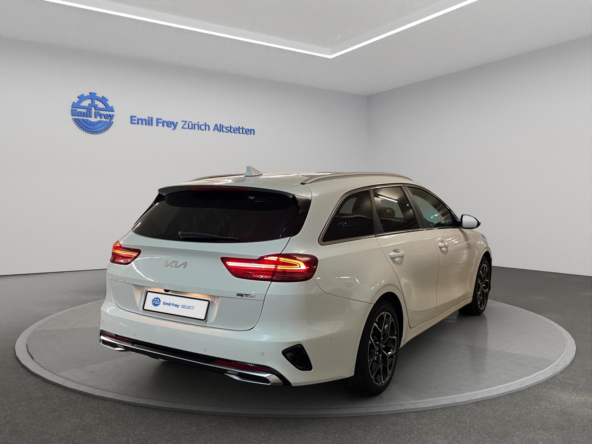 KIA Ceed SW 1.5 T-GDi MHEV GT-Line-image-2