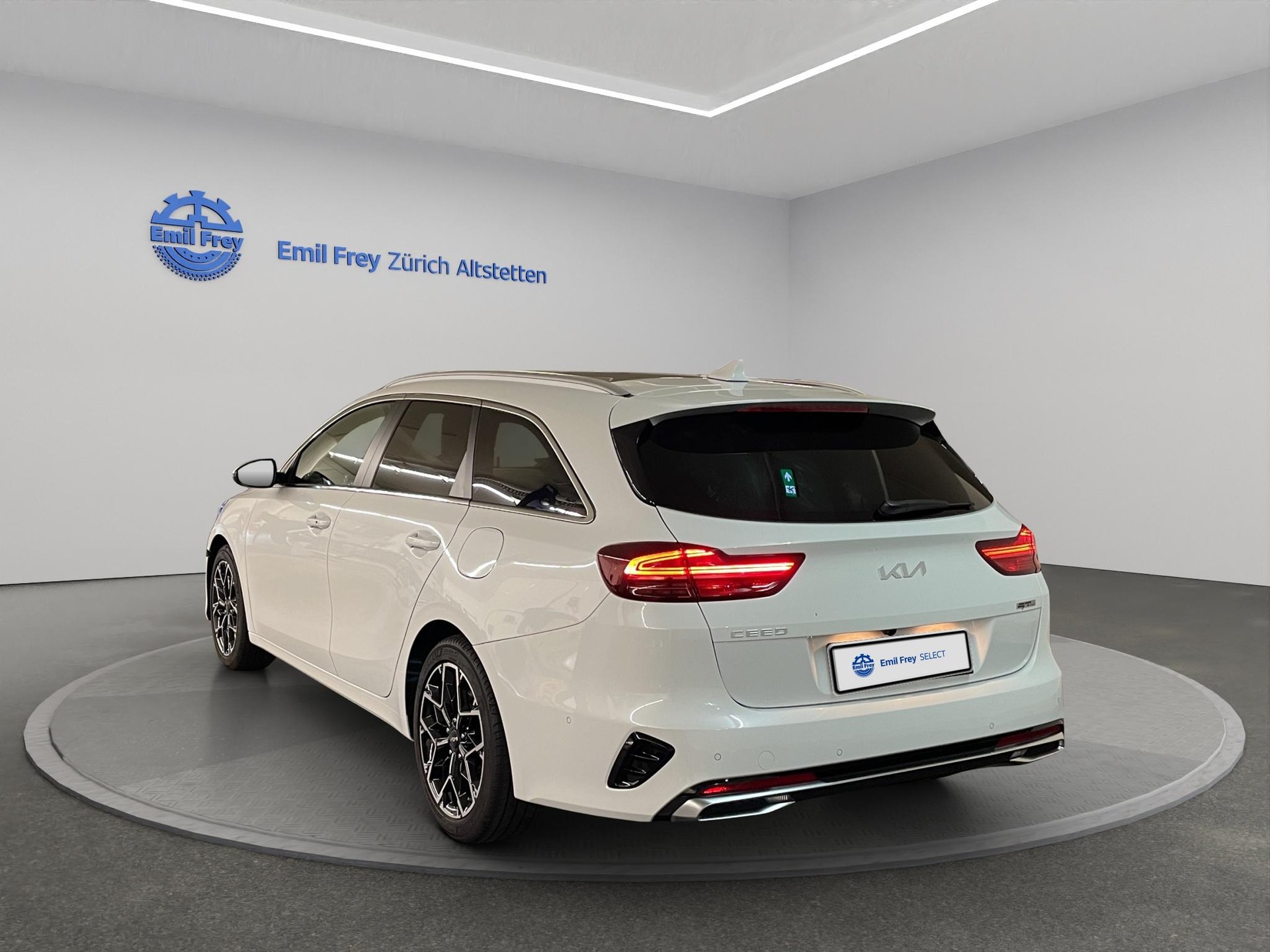 KIA Ceed SW 1.5 T-GDi MHEV GT-Line-image-1