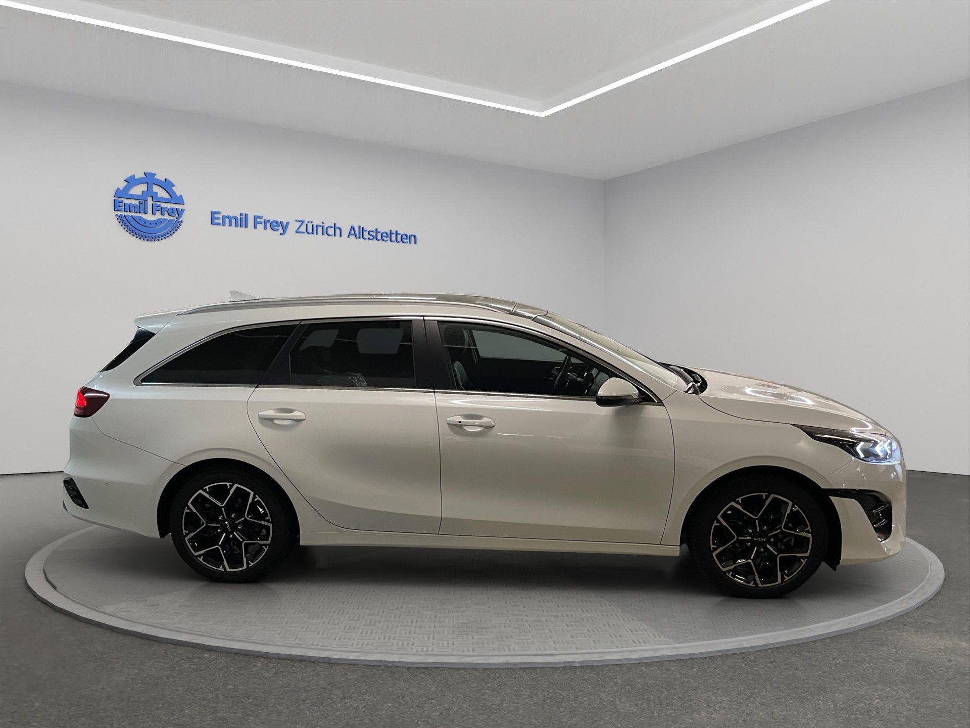 KIA Ceed SW 1.5 T-GDi MHEV GT-Line-image-3