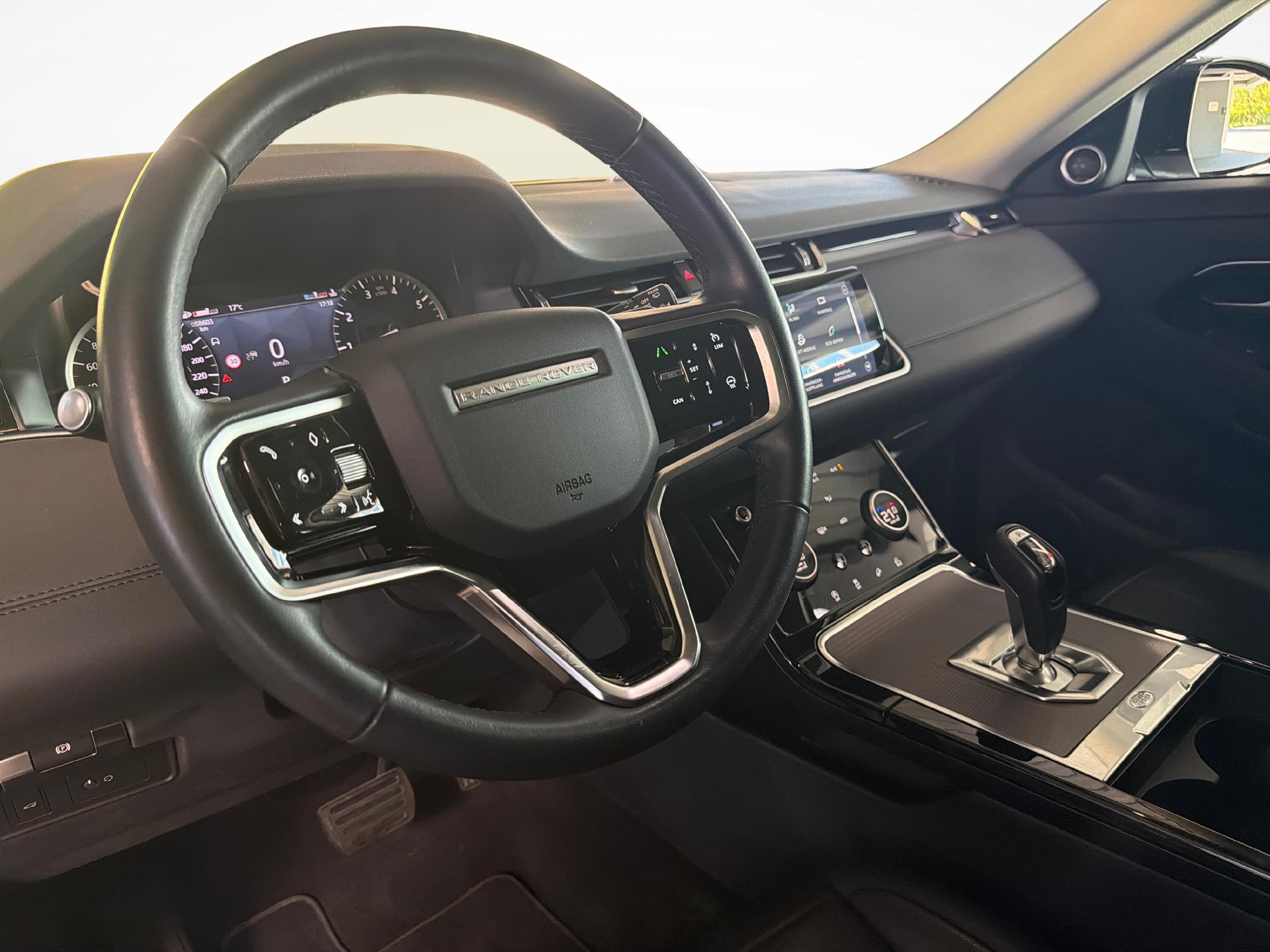 LAND ROVER Range Rover Evoque 2.0 T SE mit Panorama Schiebedach-image-18