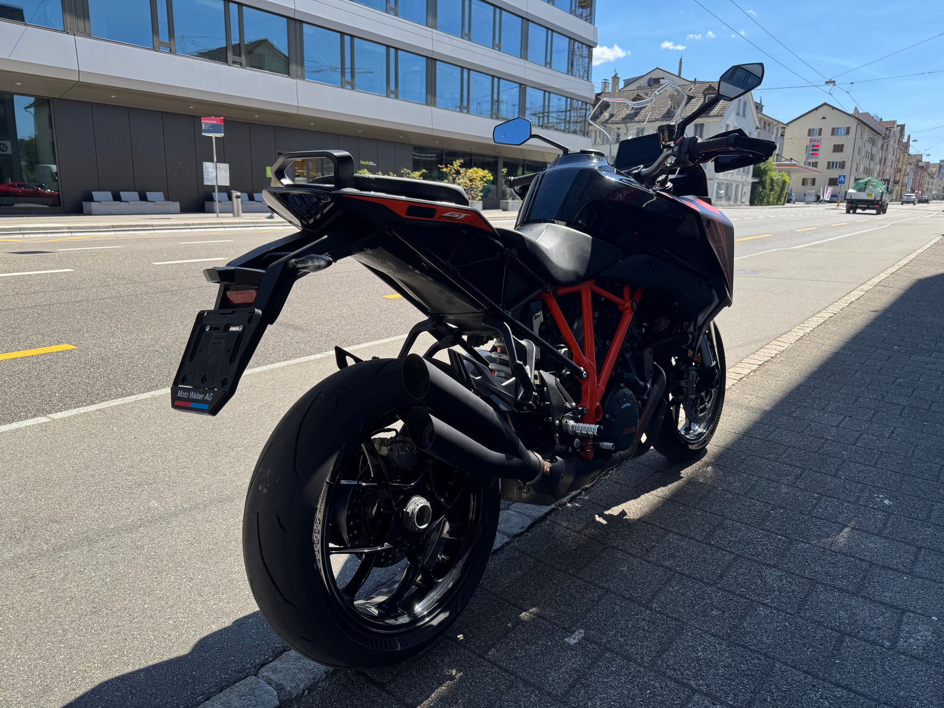 KTM 1290 Super Duke GT-showroom-element-3