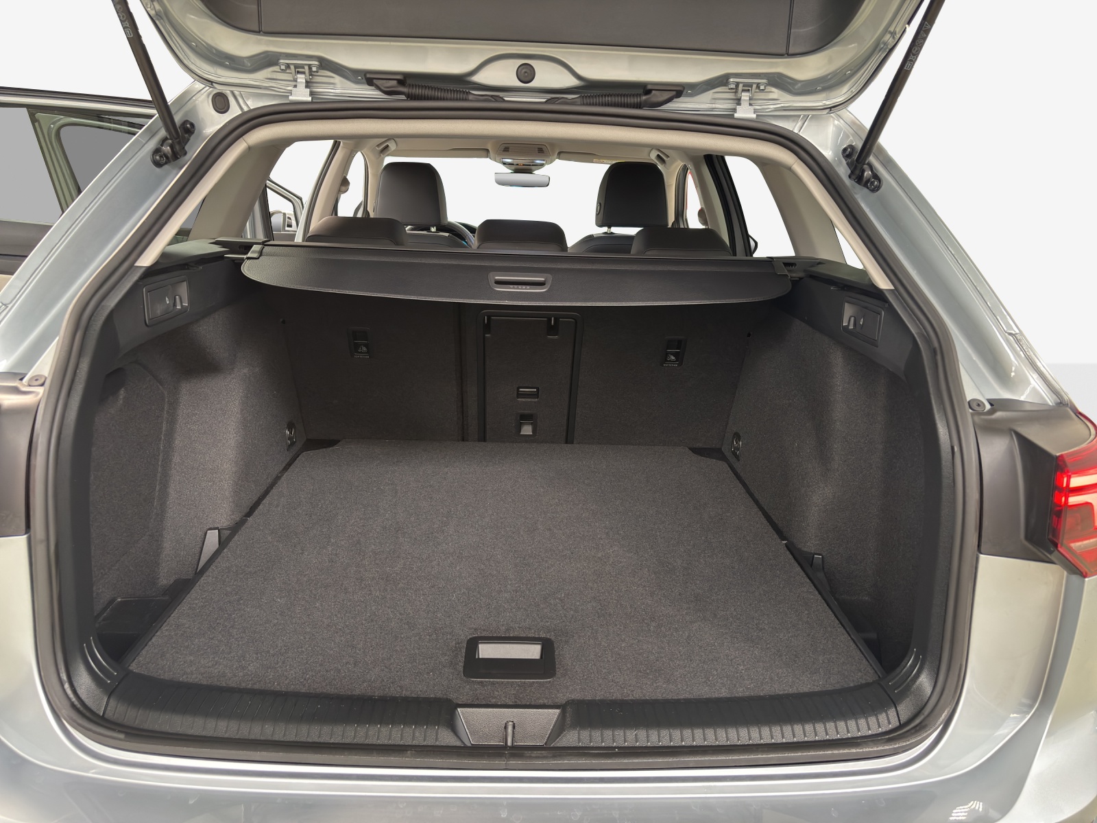 VW Golf Variant 2.0 TDI Style DSG-image-12