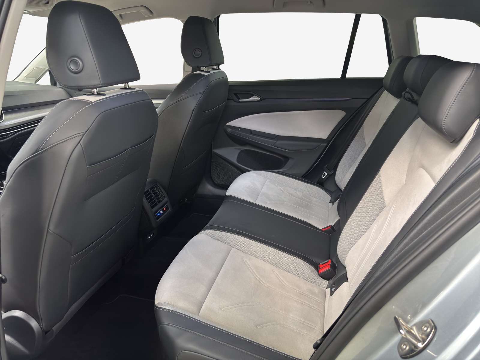 VW Golf Variant 2.0 TDI Style DSG-image-11