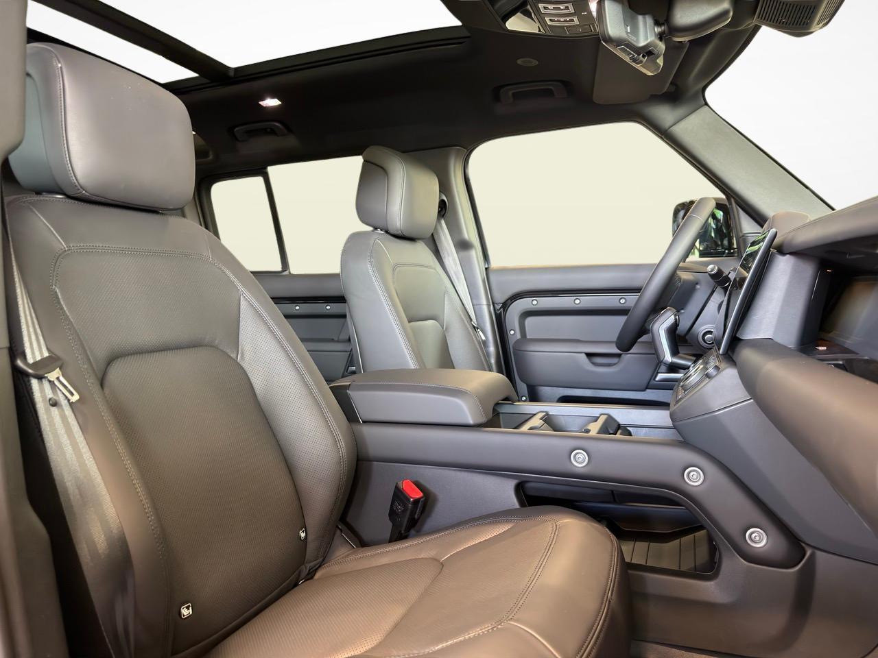 LAND ROVER Defender 110 3.0 D I6 350 X-Dynamic HSE-image-2