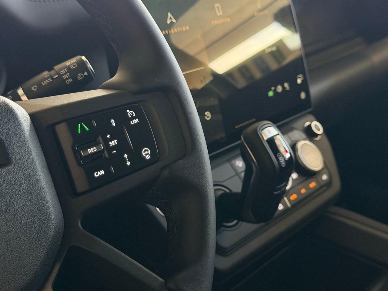 LAND ROVER Defender 110 3.0 D I6 350 X-Dynamic HSE-image-10