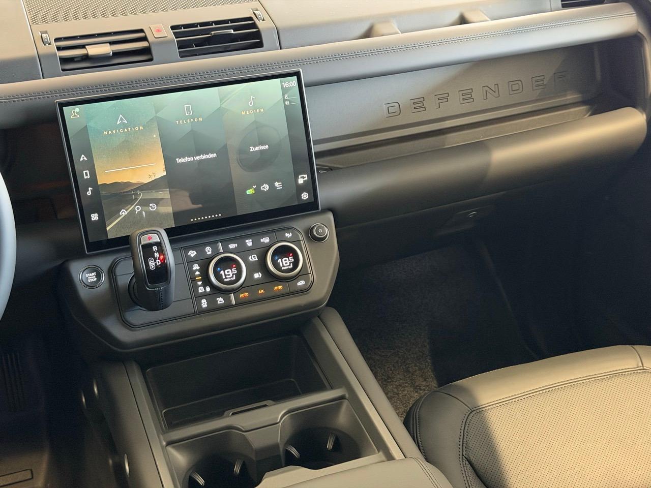 LAND ROVER Defender 110 3.0 D I6 350 X-Dynamic HSE-image-8