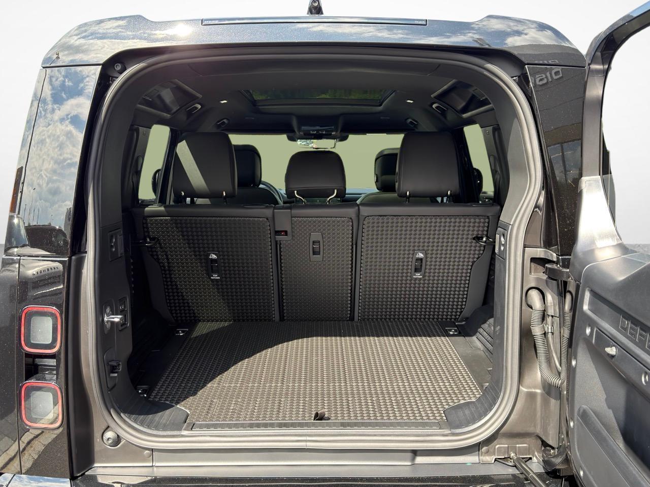 LAND ROVER Defender 110 3.0 D I6 350 X-Dynamic HSE-image-11