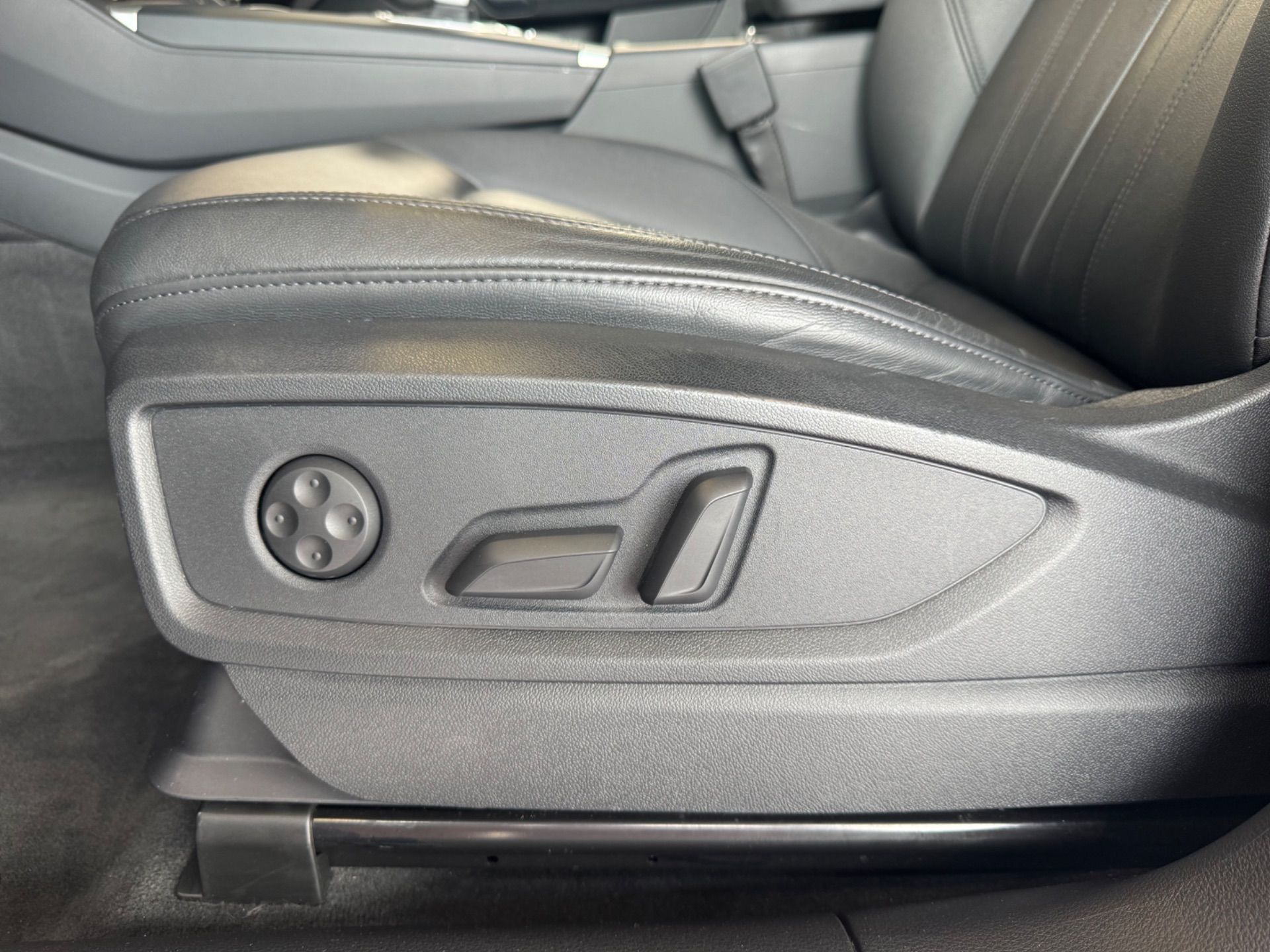 AUDI Q5 Sportback 50 TDI S line Blackedition quattro tiptronic-image-27