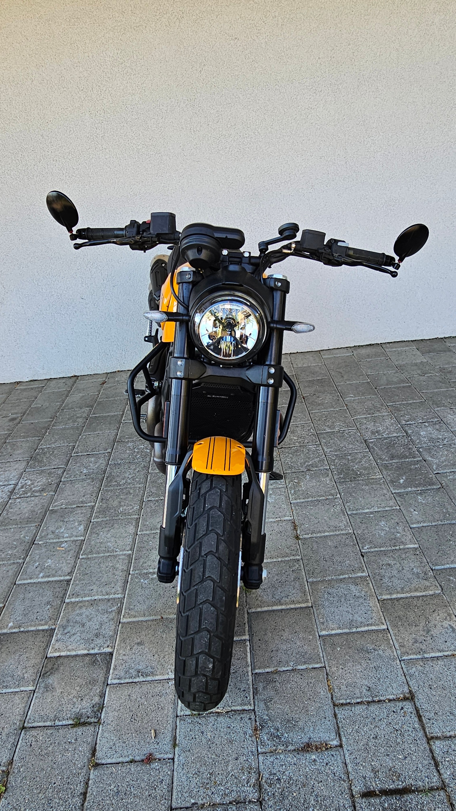 DUCATI Scrambler 1100 Tribute Pro (35kW)-showroom-element-2